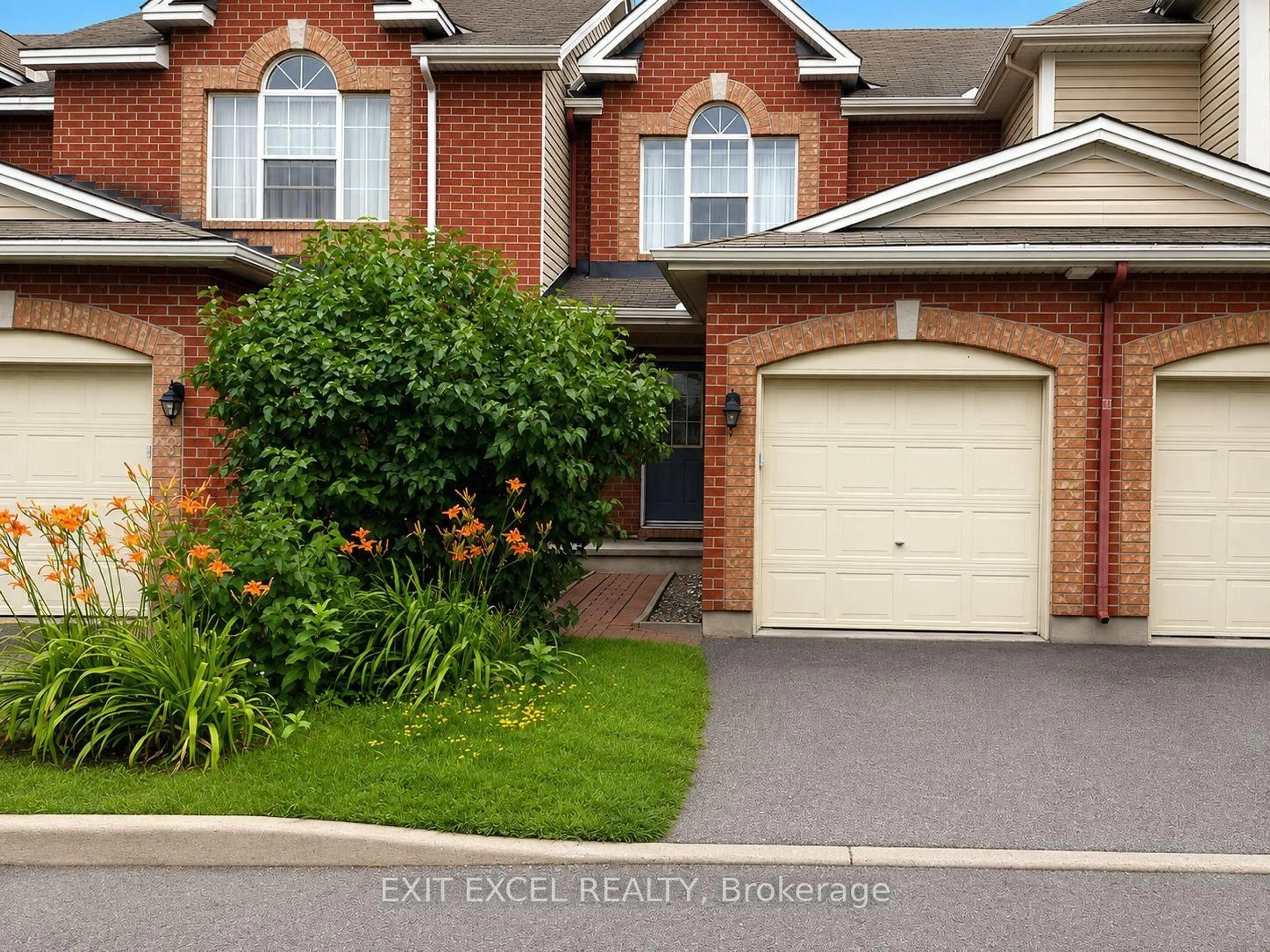 Home with brick exterior material, street for 17 Heartleaf Private, Ottawa Ontario K1T 3Z9