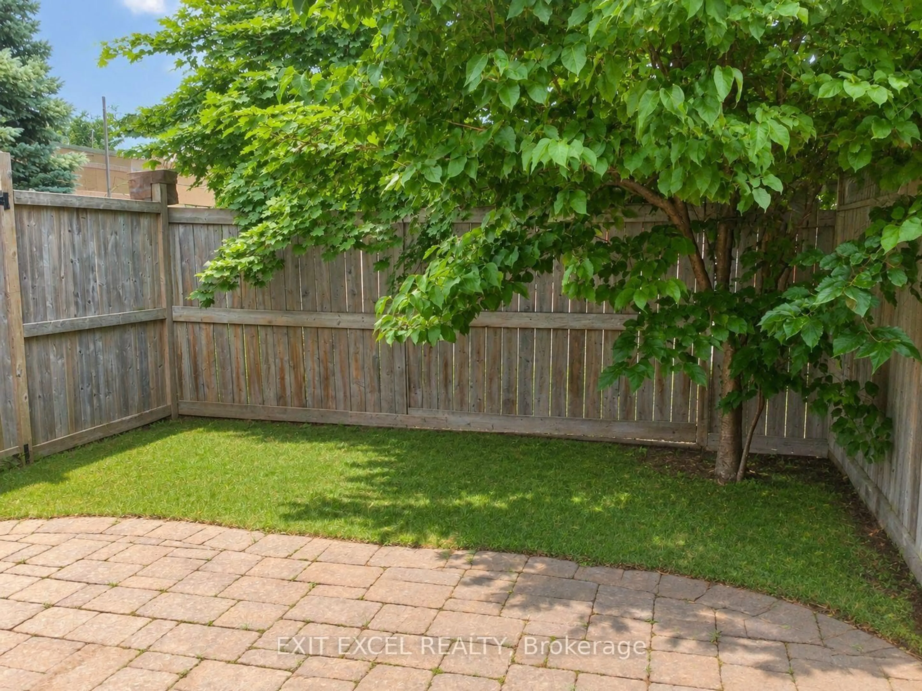 A pic from outside/outdoor area/front of a property/back of a property/a pic from drone, street for 17 Heartleaf Private, Ottawa Ontario K1T 3Z9