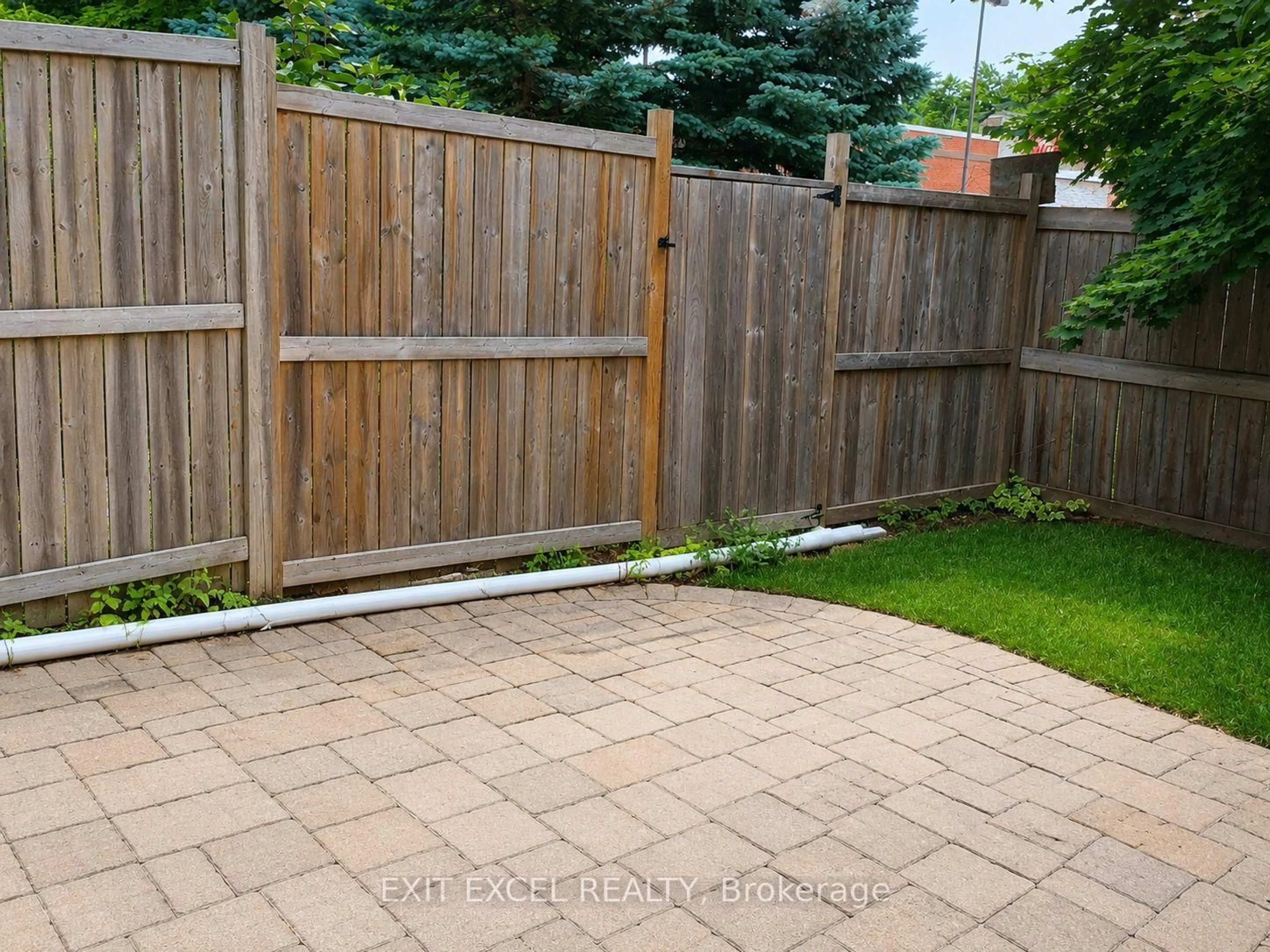 Patio, street for 17 Heartleaf Private, Ottawa Ontario K1T 3Z9