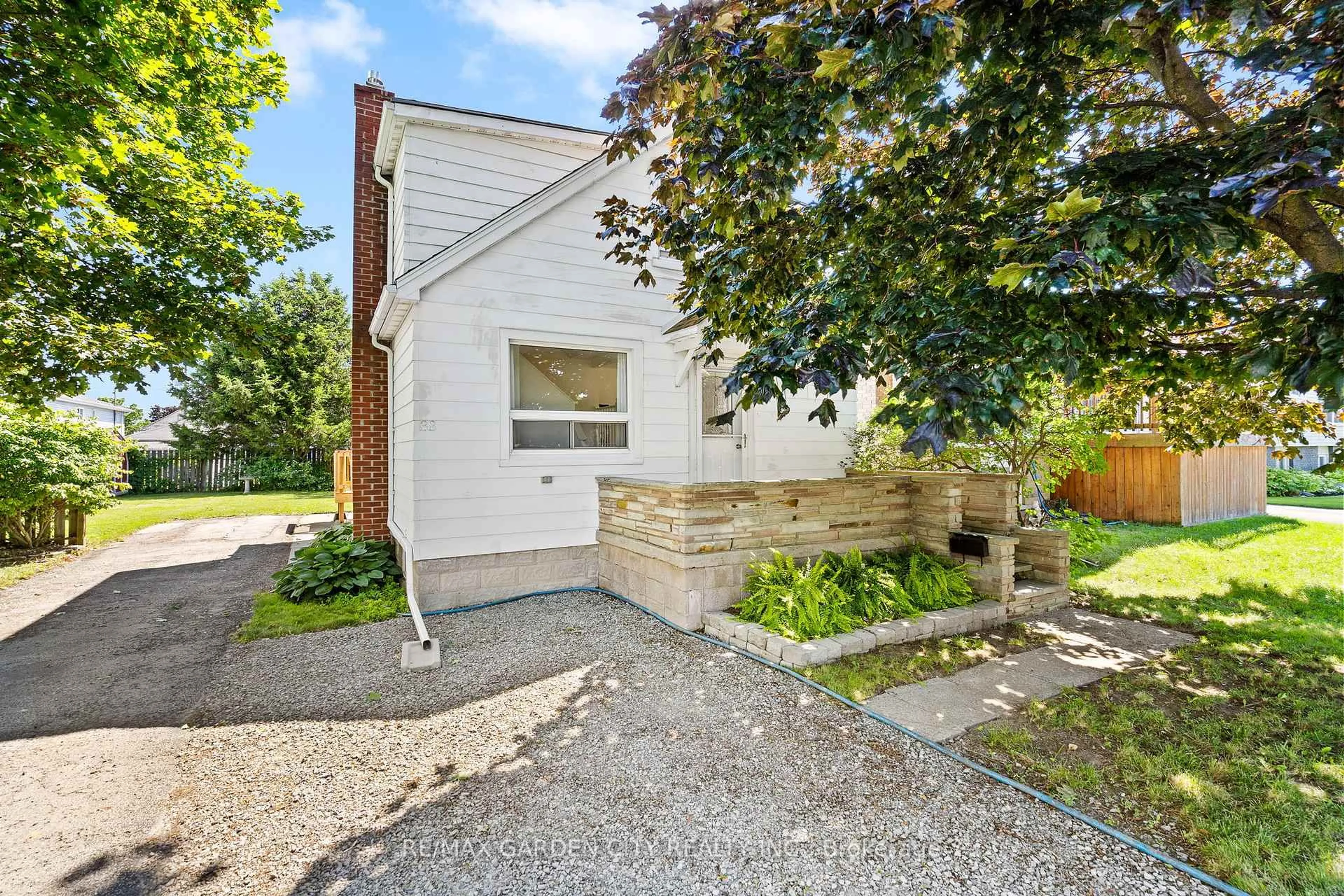 Unknown for 38 Oakwood St, Port Colborne Ontario L3K 5E9