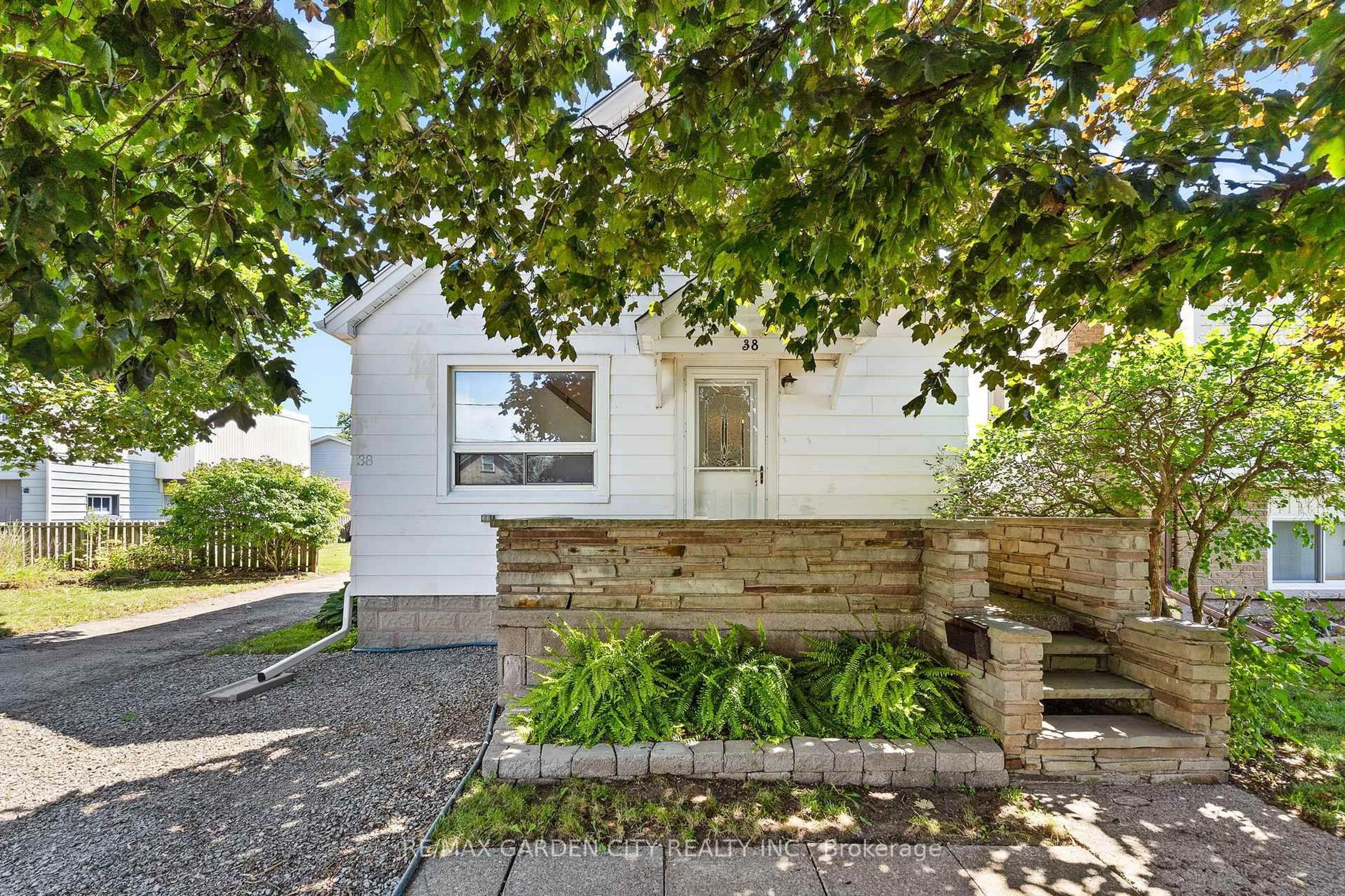 Unknown for 38 Oakwood St, Port Colborne Ontario L3K 5E9