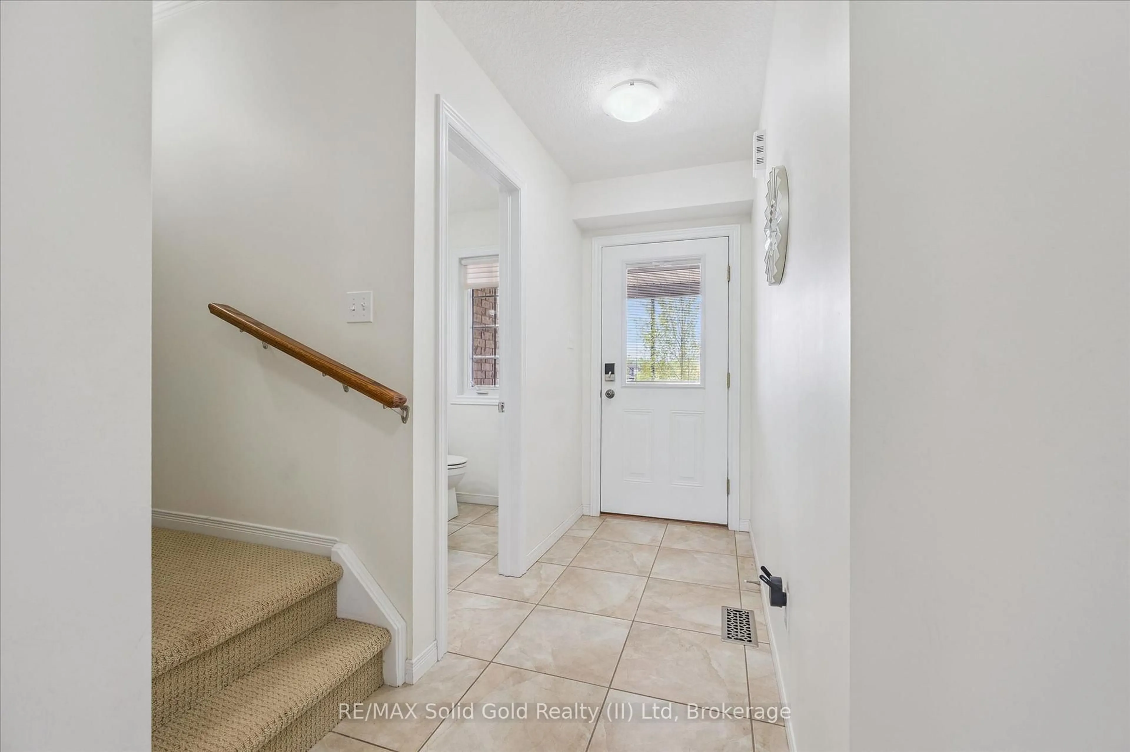 Indoor entryway for 31 Townsend Dr #70, Woolwich Ontario N0B 1M0