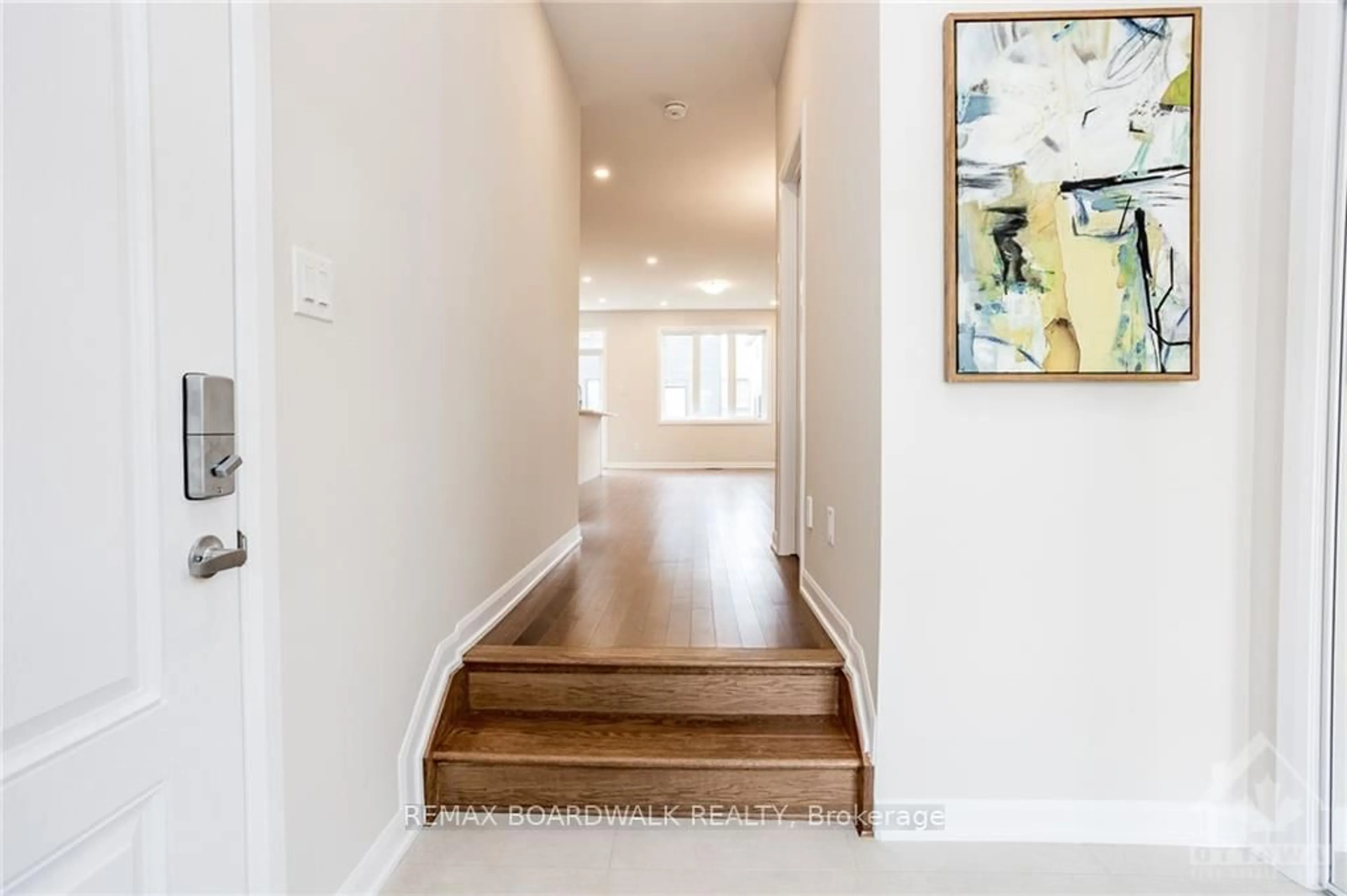 Indoor entryway for 262 TULLAGHAN Hts, Ottawa Ontario K2J 7C2
