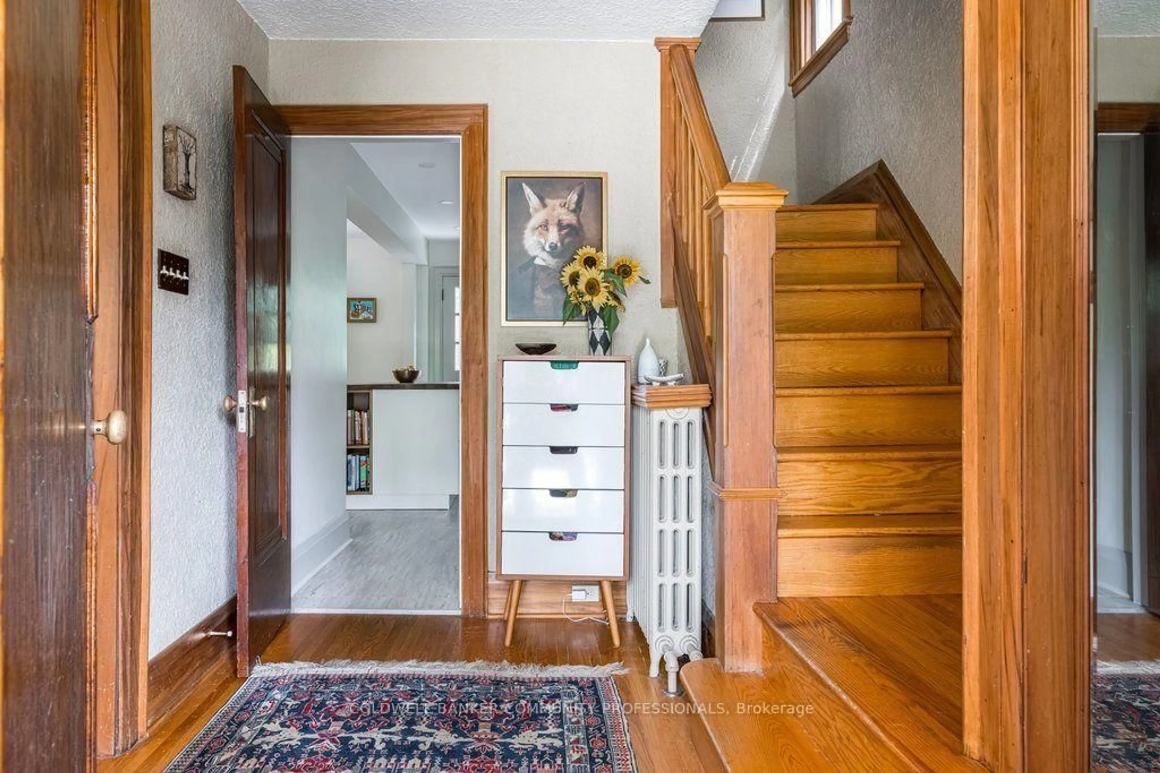 Indoor foyer for 78 Paisley Ave, Hamilton Ontario L8S 4G9