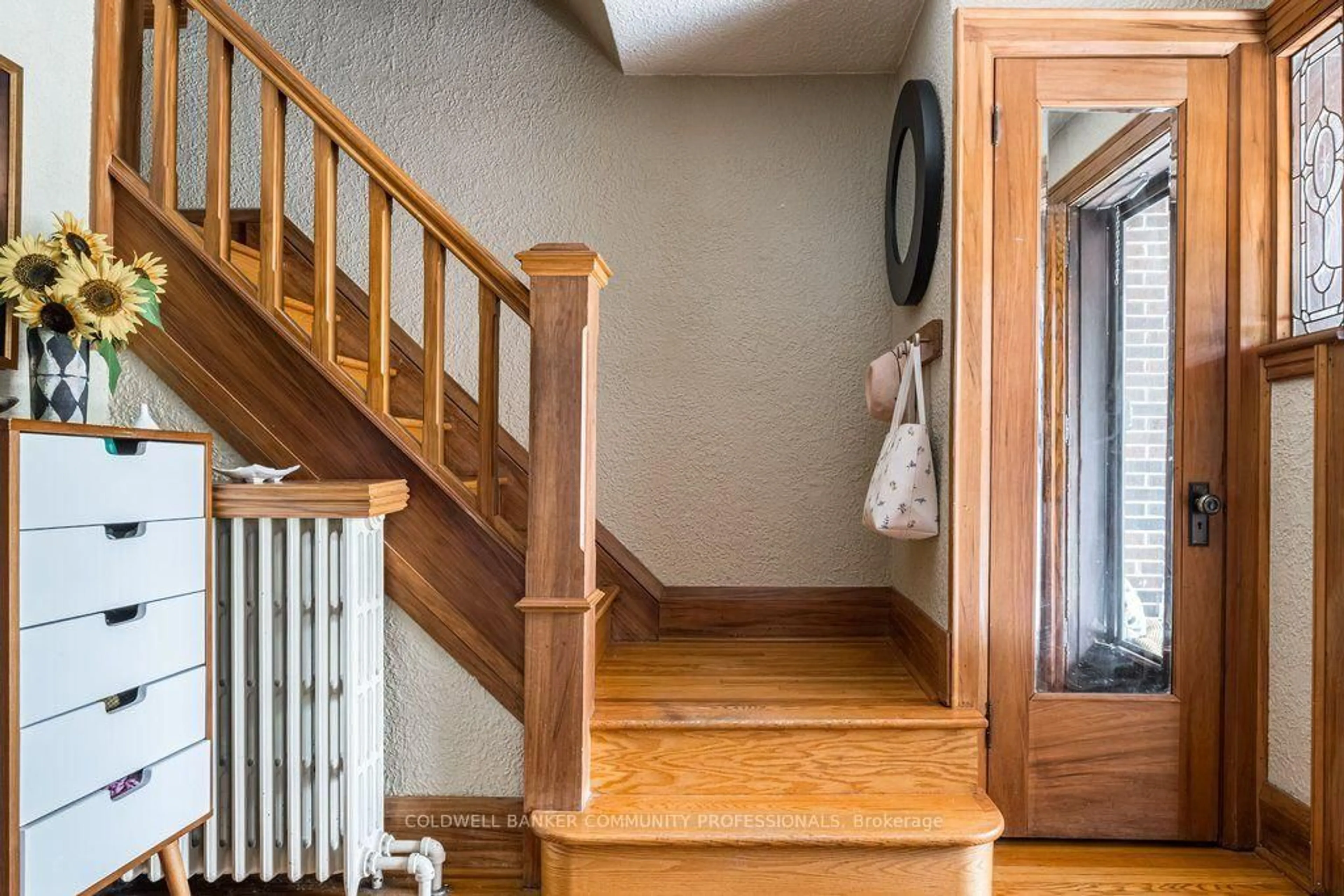 Indoor entryway for 78 Paisley Ave, Hamilton Ontario L8S 4G9
