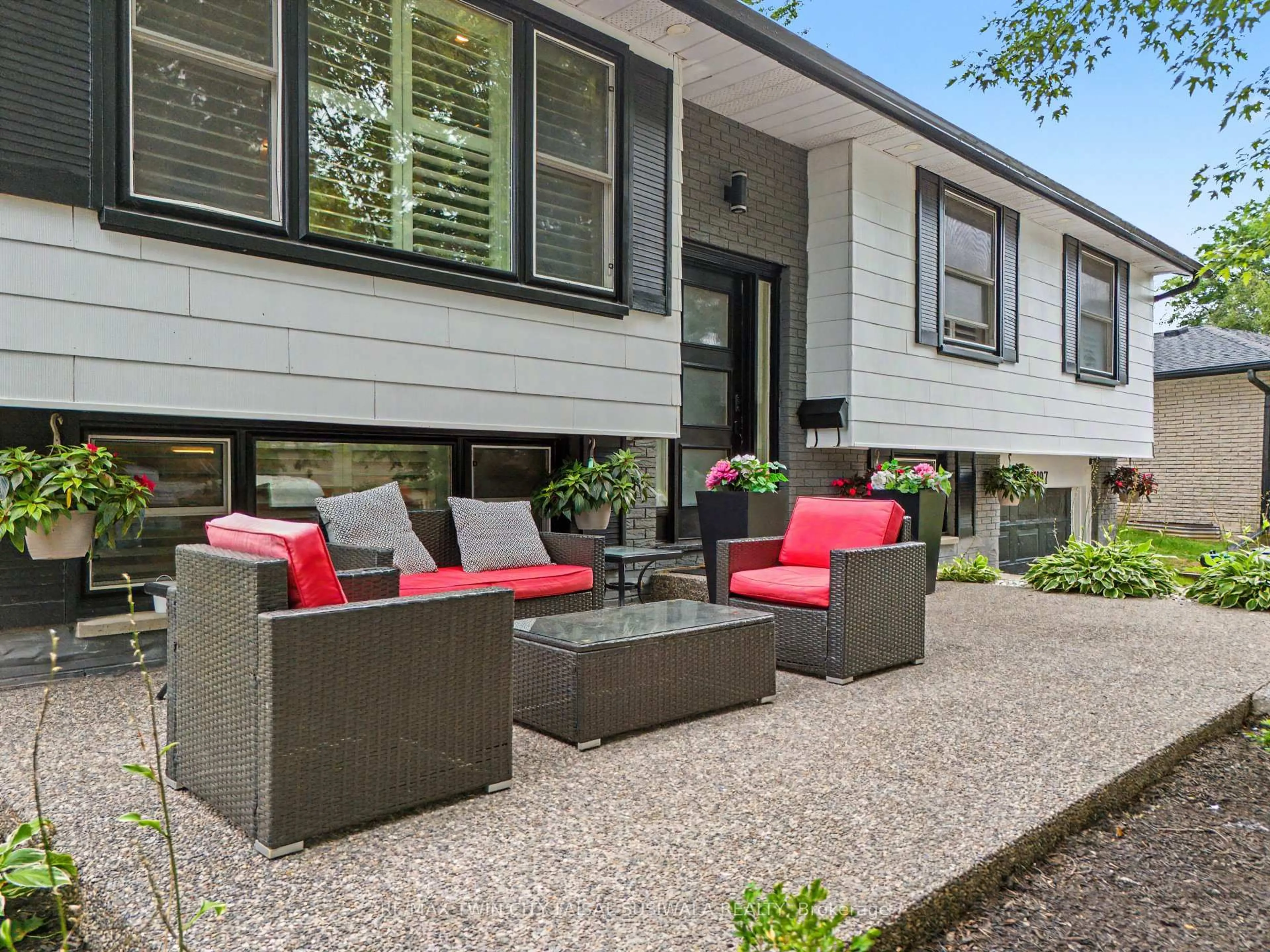 Patio, street for 197 Kribs St, Cambridge Ontario N3C 2L9