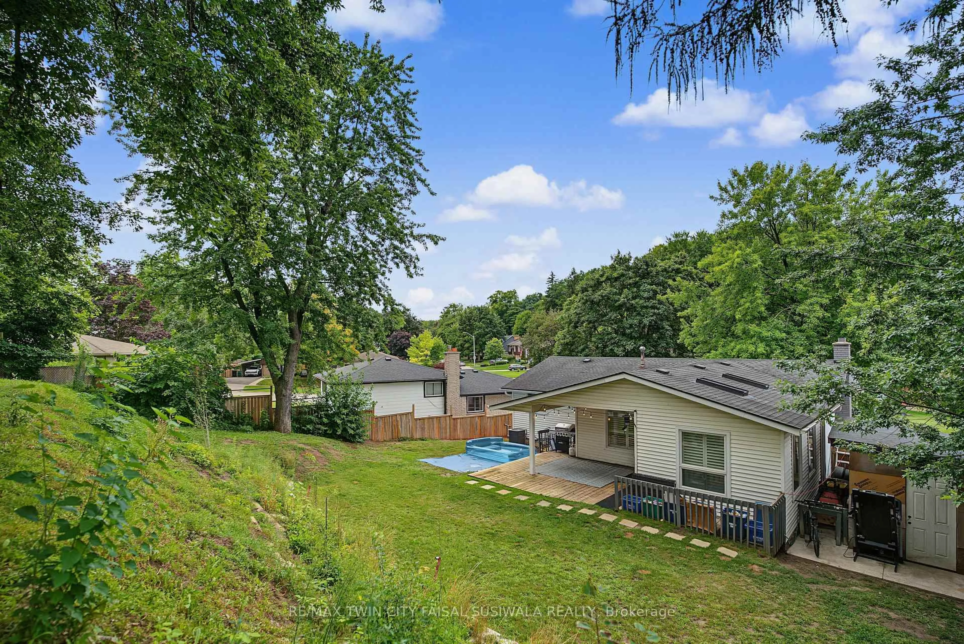 A pic from outside/outdoor area/front of a property/back of a property/a pic from drone, water/lake/river/ocean view for 197 Kribs St, Cambridge Ontario N3C 2L9