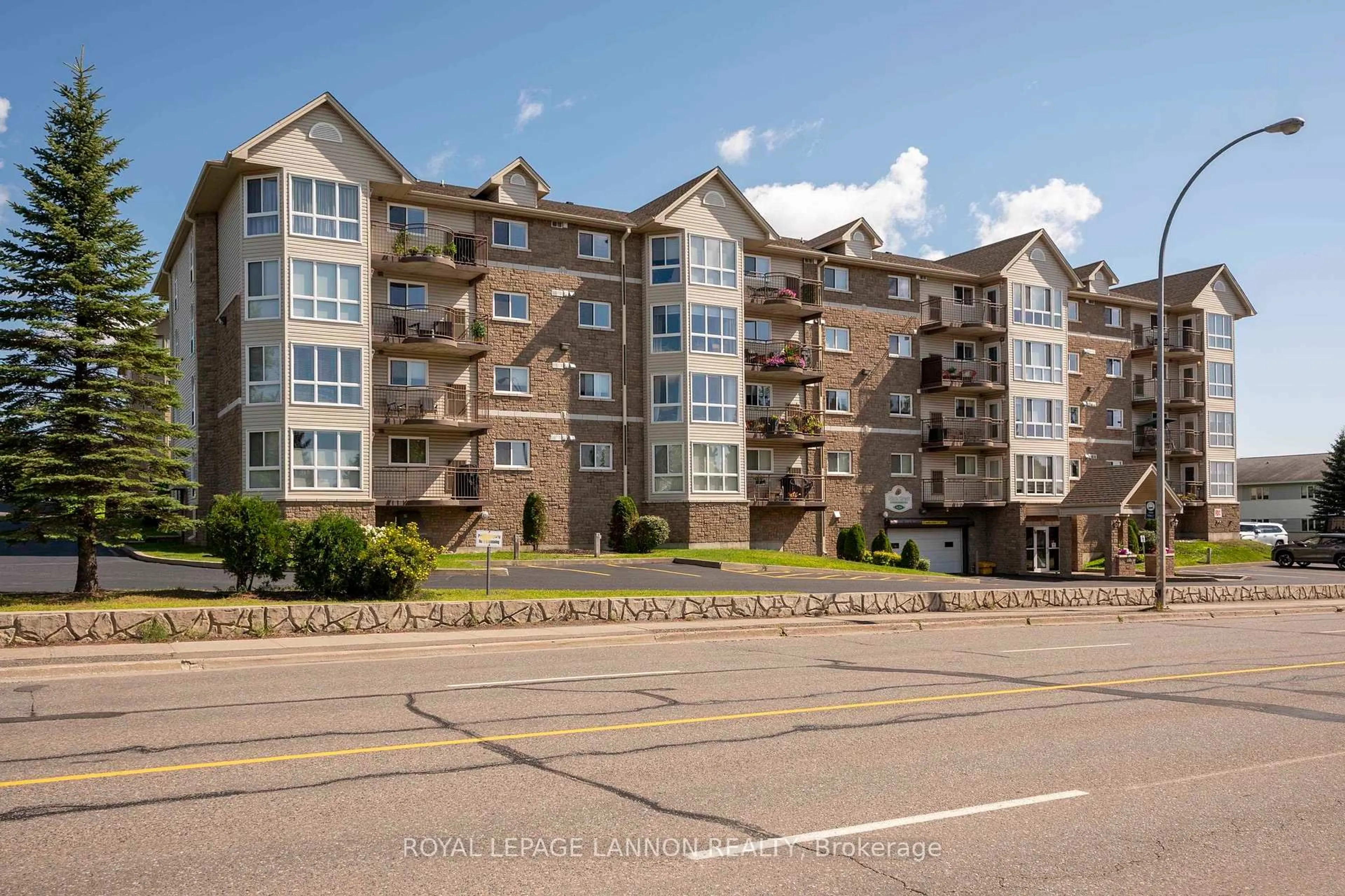 A pic from outside/outdoor area/front of a property/back of a property/a pic from drone, unknown for 208-620 RED RIVER RD, Thunder Bay Ontario P7B 7C8