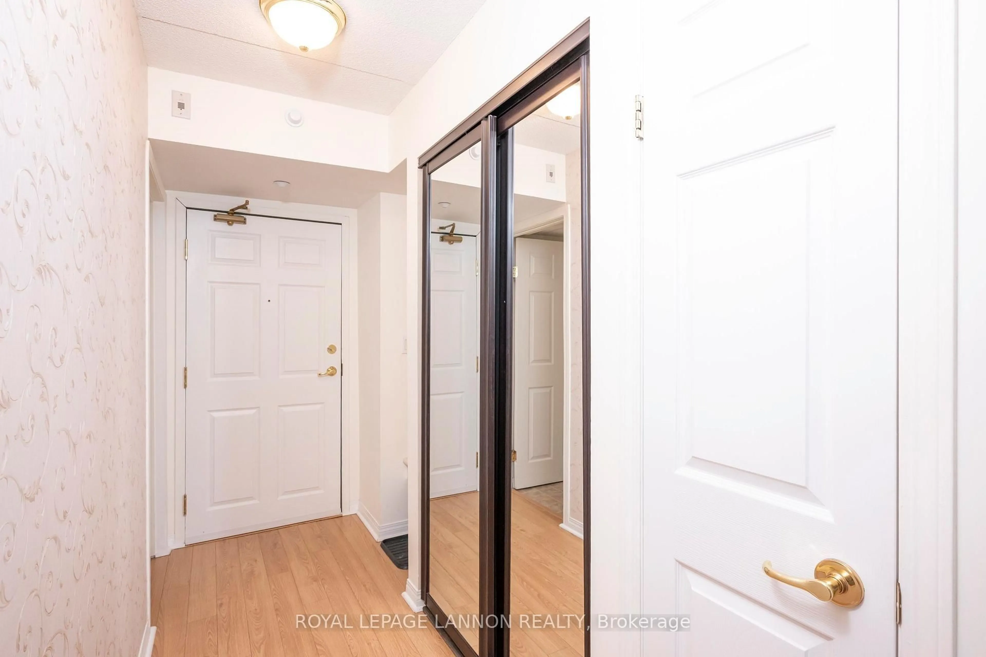 Indoor entryway for 208-620 RED RIVER RD, Thunder Bay Ontario P7B 7C8