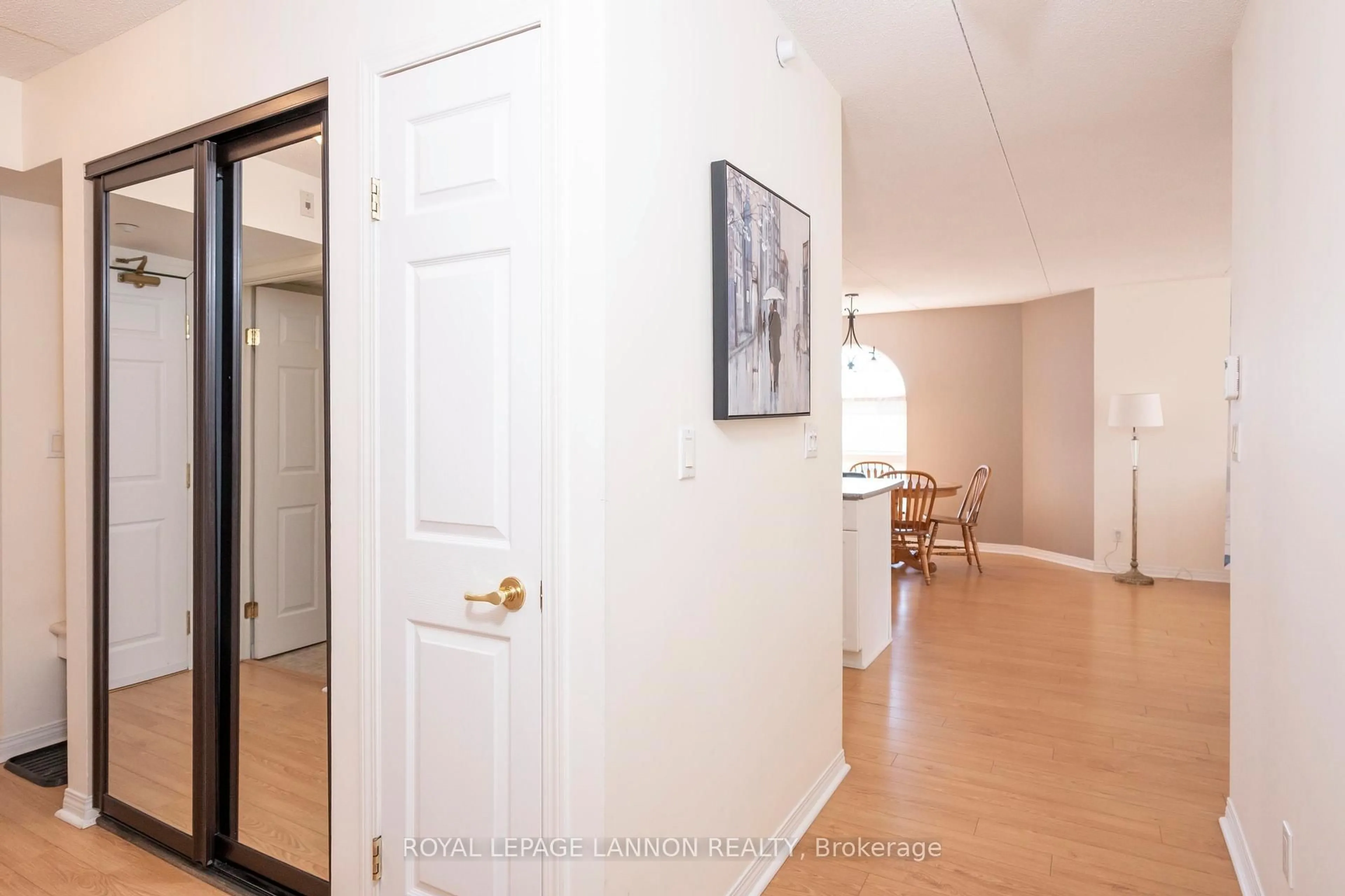 Indoor entryway for 208-620 RED RIVER RD, Thunder Bay Ontario P7B 7C8