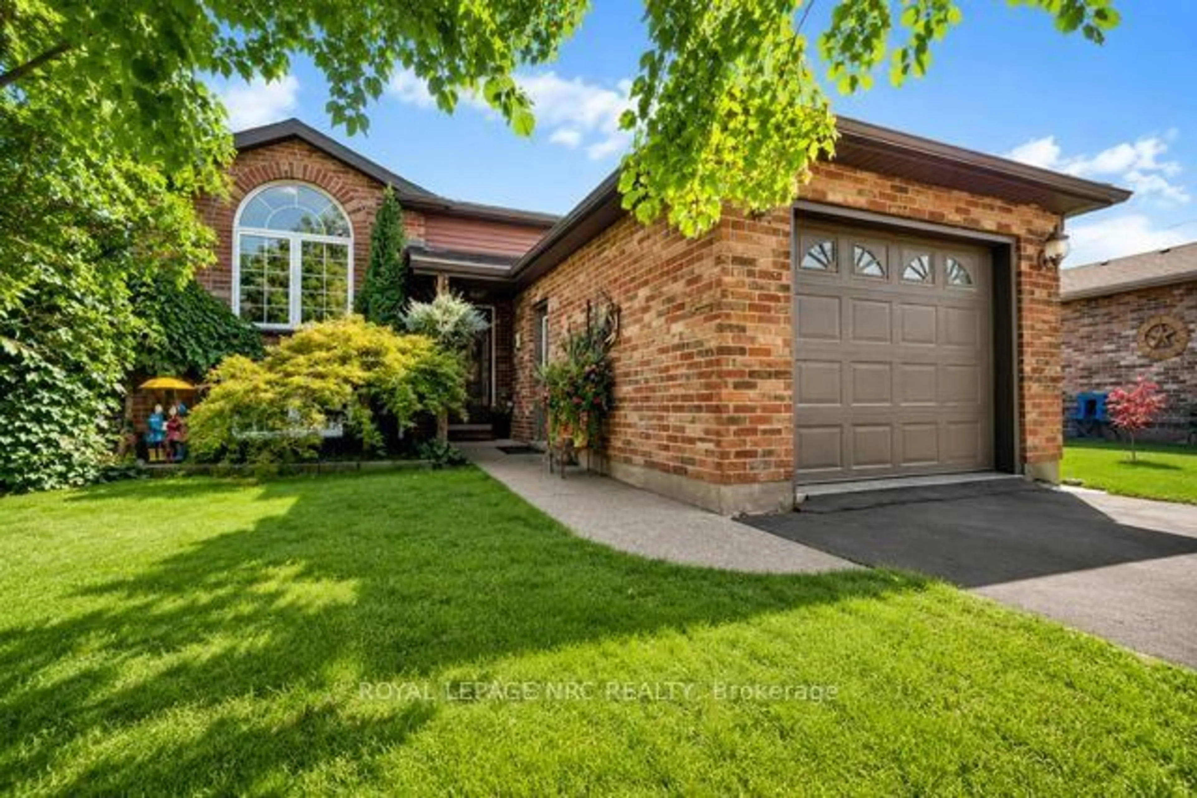 Home with brick exterior material, street for 277 FORKS Rd, Welland Ontario L3B 6C5