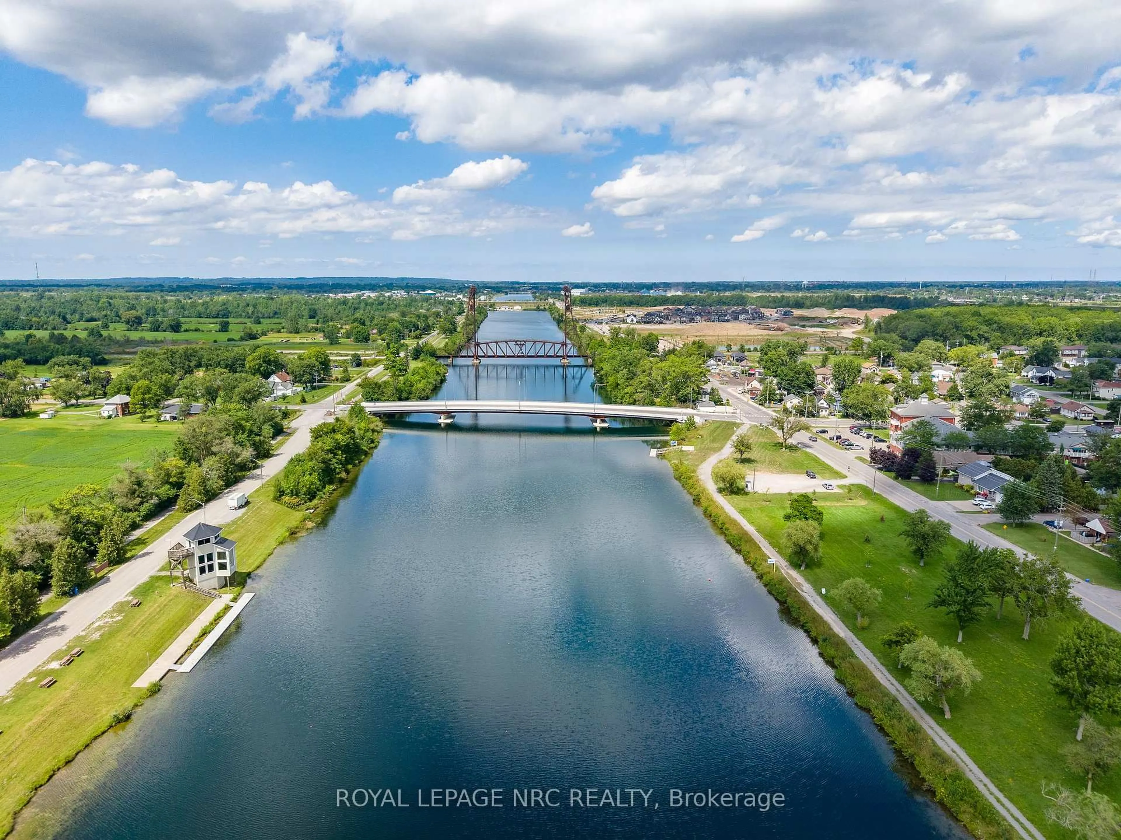 A pic from outside/outdoor area/front of a property/back of a property/a pic from drone, water/lake/river/ocean view for 277 FORKS Rd, Welland Ontario L3B 6C5