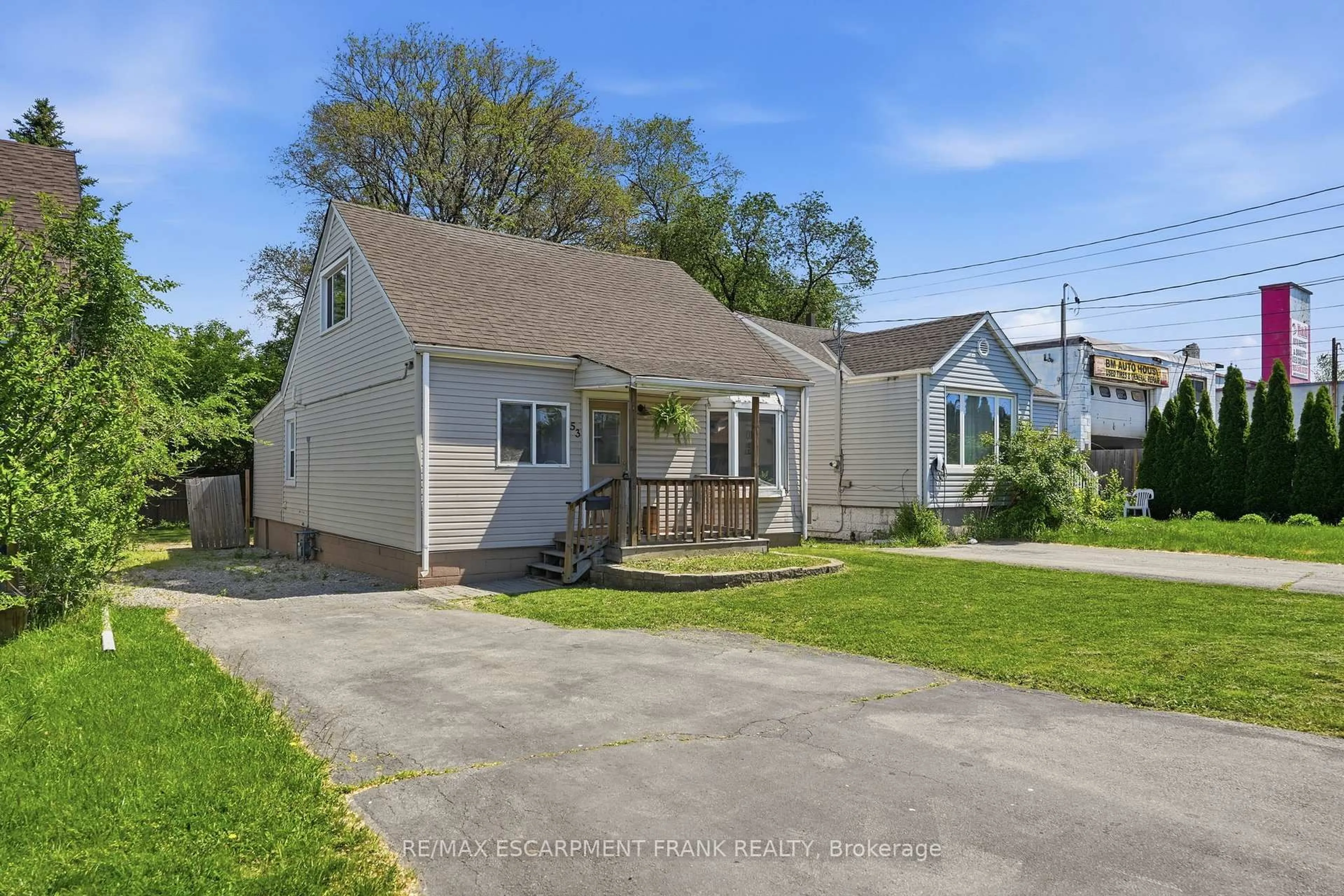 A pic from outside/outdoor area/front of a property/back of a property/a pic from drone, street for 53 Dalhousie Ave, Hamilton Ontario L8L 3J4