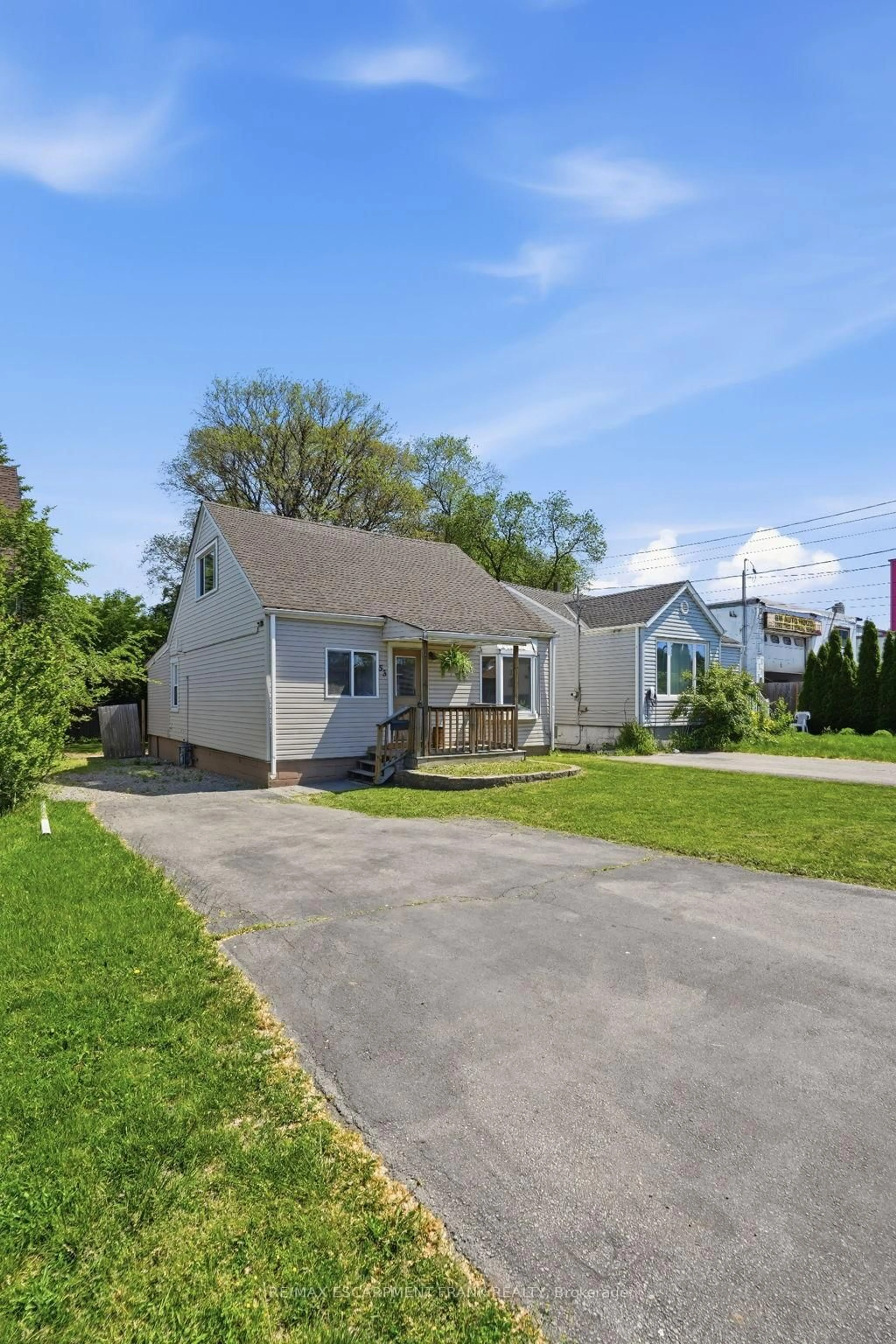 A pic from outside/outdoor area/front of a property/back of a property/a pic from drone, street for 53 Dalhousie Ave, Hamilton Ontario L8L 3J4