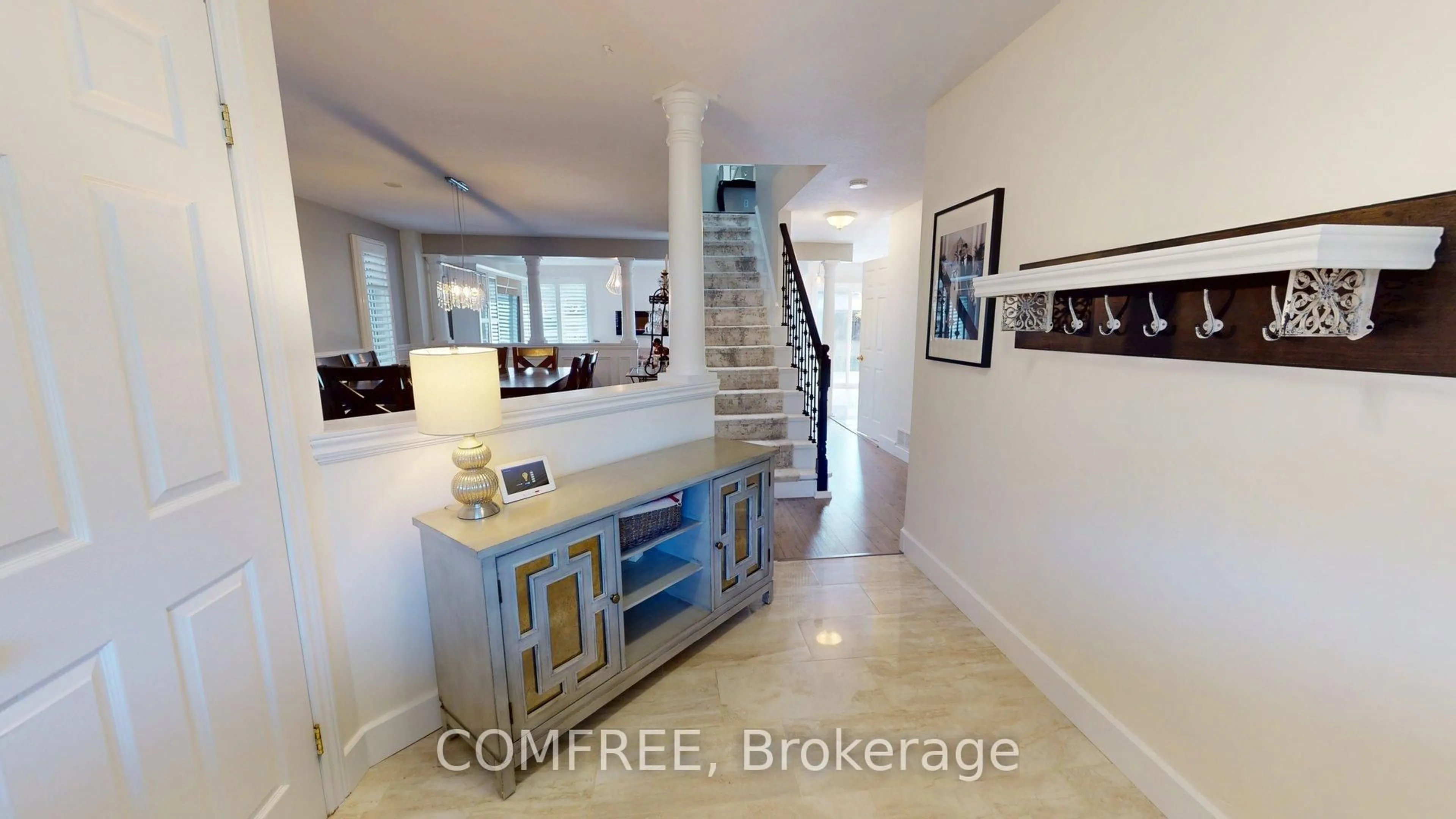 Indoor foyer for 723 Munich Circ, Waterloo Ontario N2V 2N6
