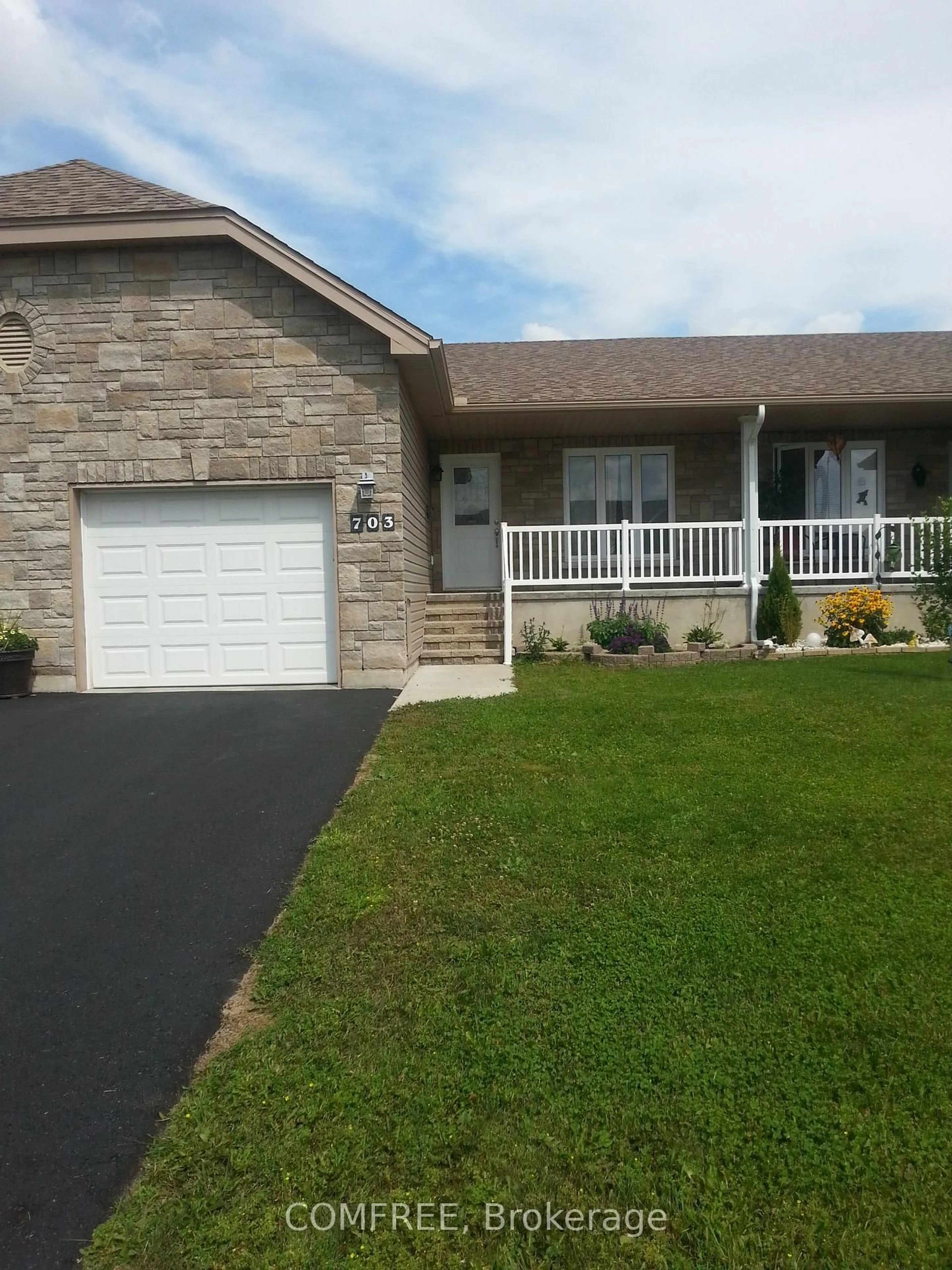 Home with vinyl exterior material, street for 703 Aberdeen St, Renfrew Ontario K7V 0A3