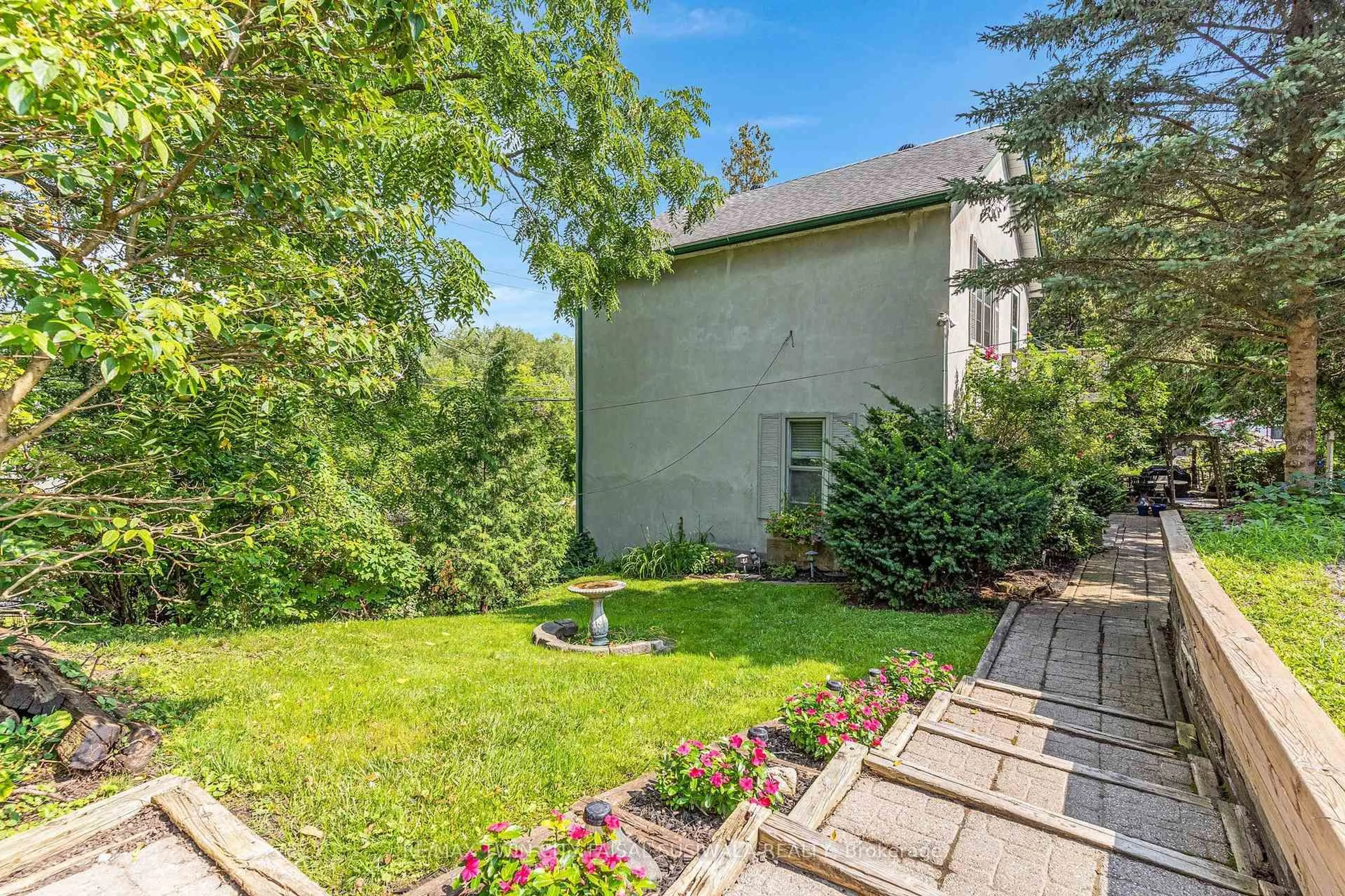 Patio, unknown for 67 Queen St, Cambridge Ontario N3C 1G2