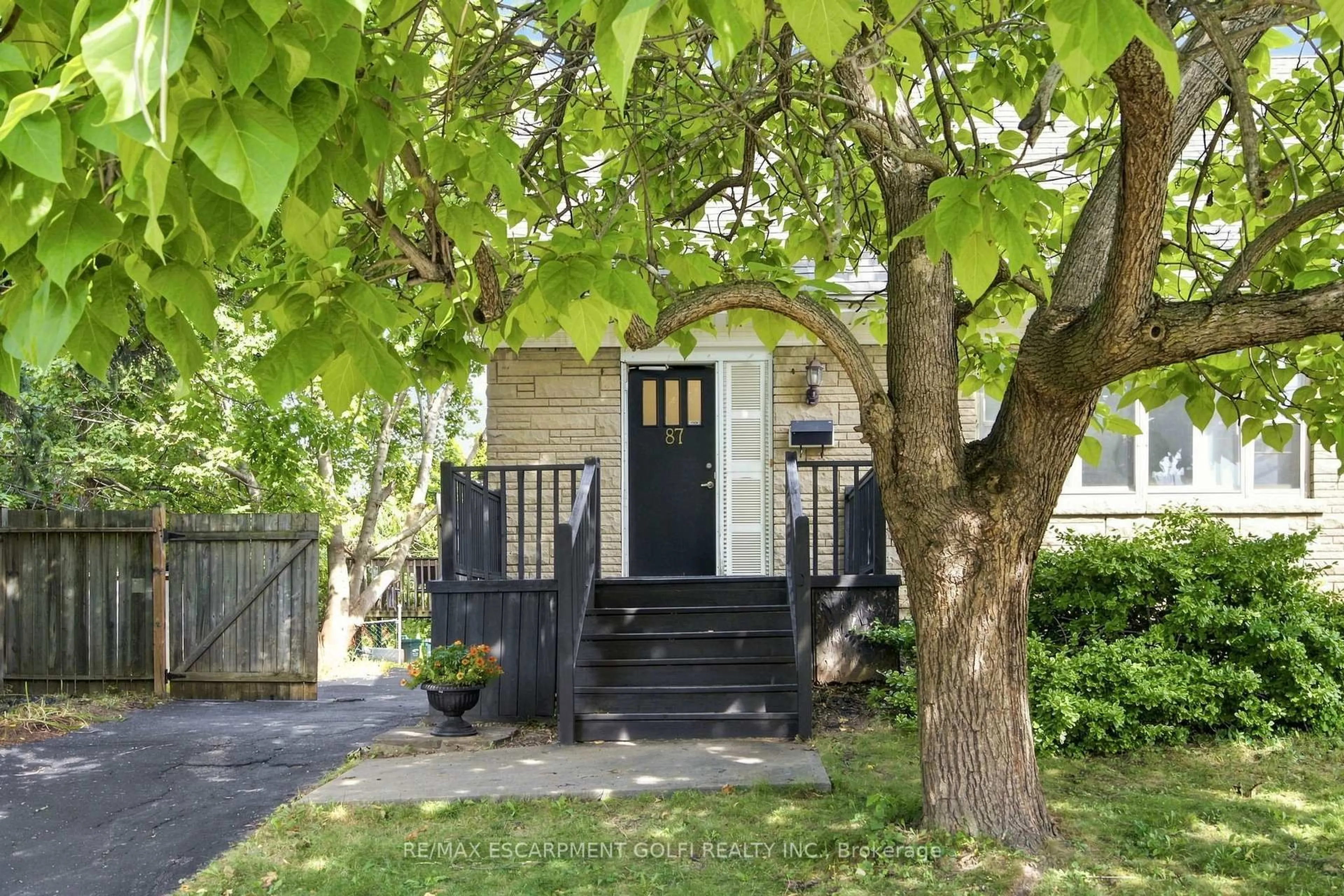 Unknown for 87 Radford St, Hamilton Ontario L8S 3E5