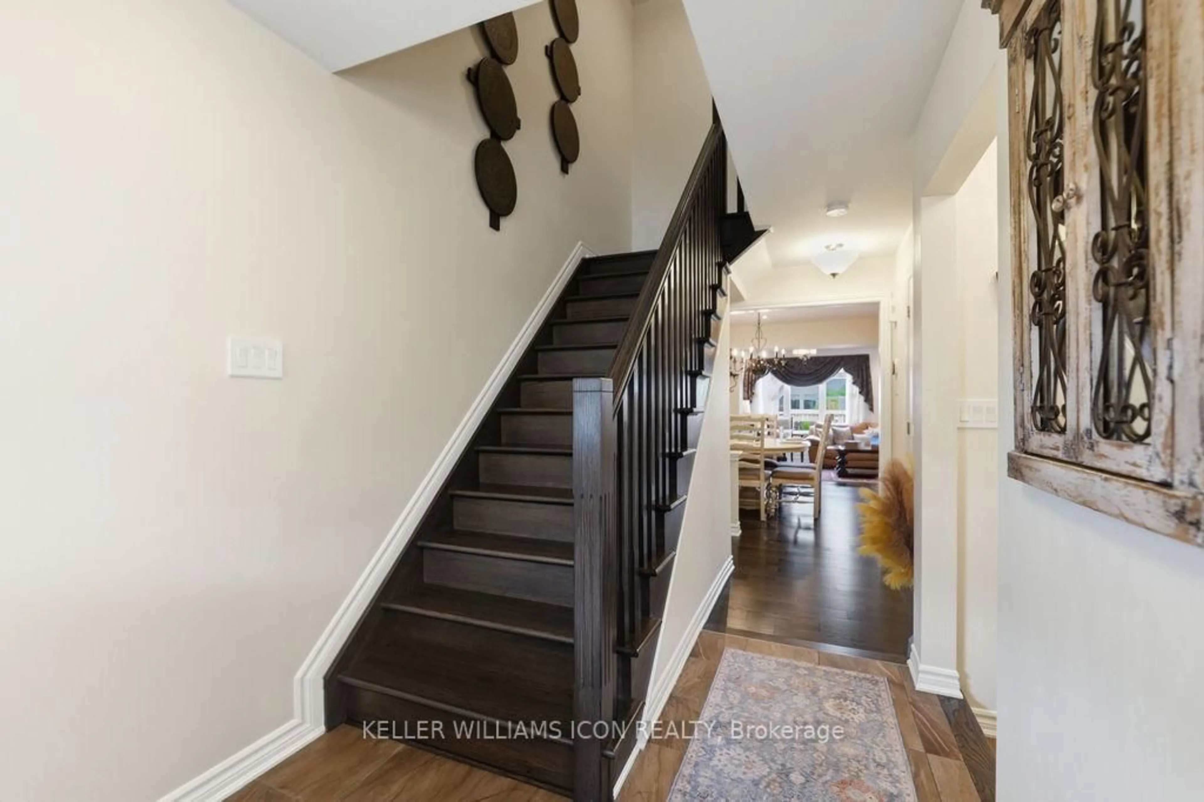 Indoor entryway for 428 White Arctic Ave, Ottawa Ontario K2J 5Y9
