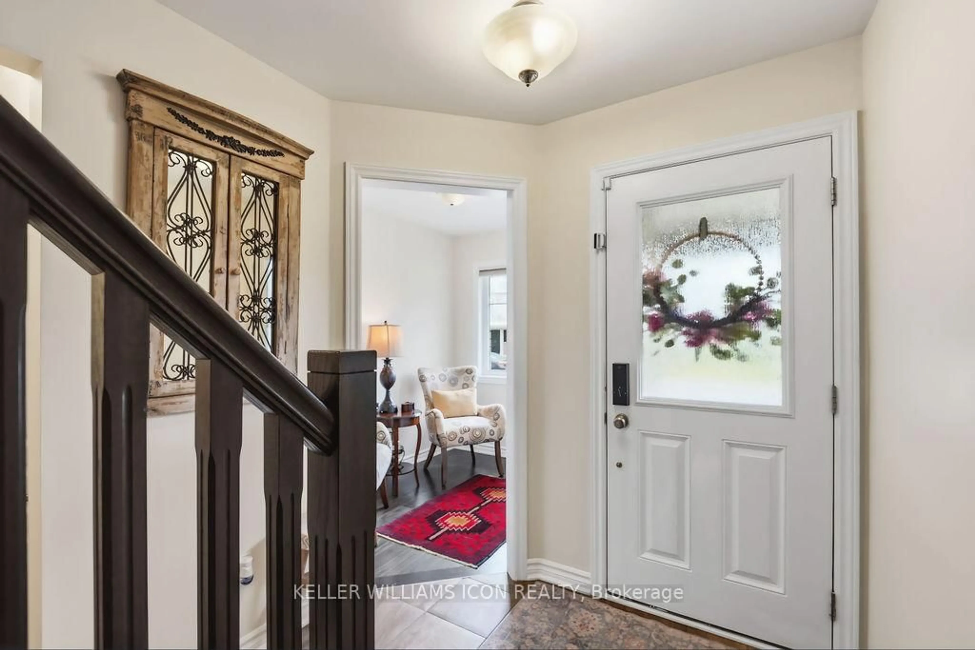 Indoor entryway for 428 White Arctic Ave, Ottawa Ontario K2J 5Y9