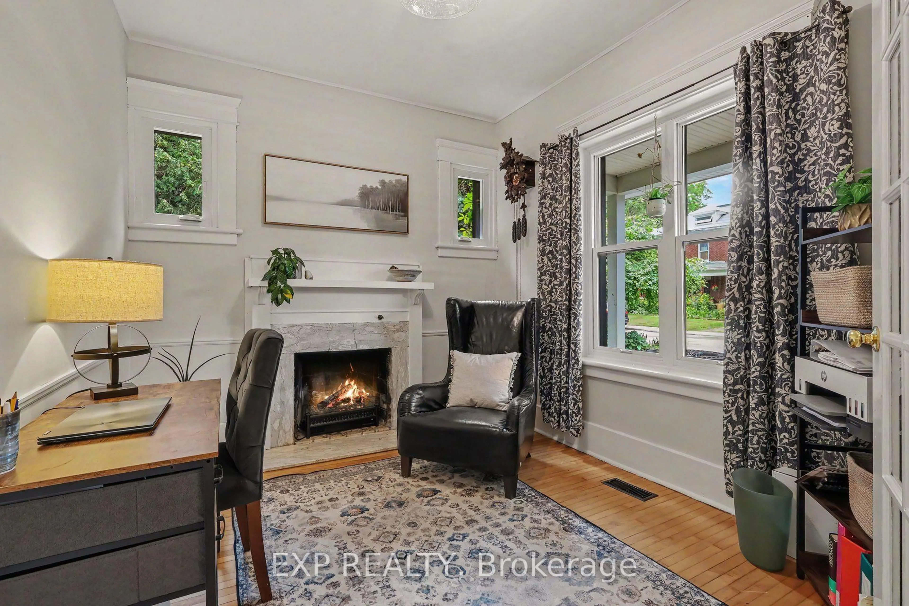 Living room with furniture, unknown for 77 Mill St, Russell Ontario K4R 1E1