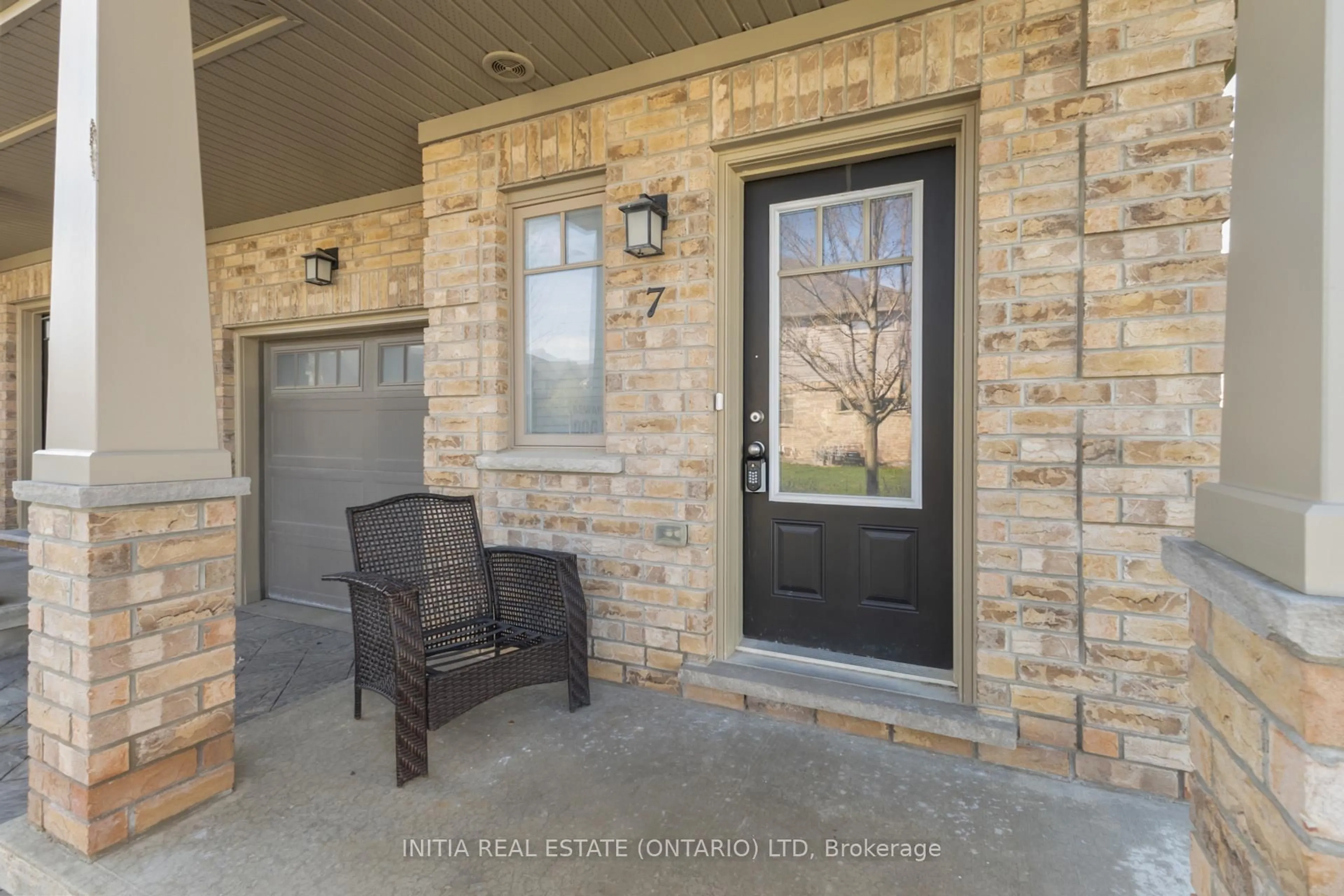 Indoor entryway for 1924 CEDARHOLLOW Blvd #7, London North Ontario N5X 0K3
