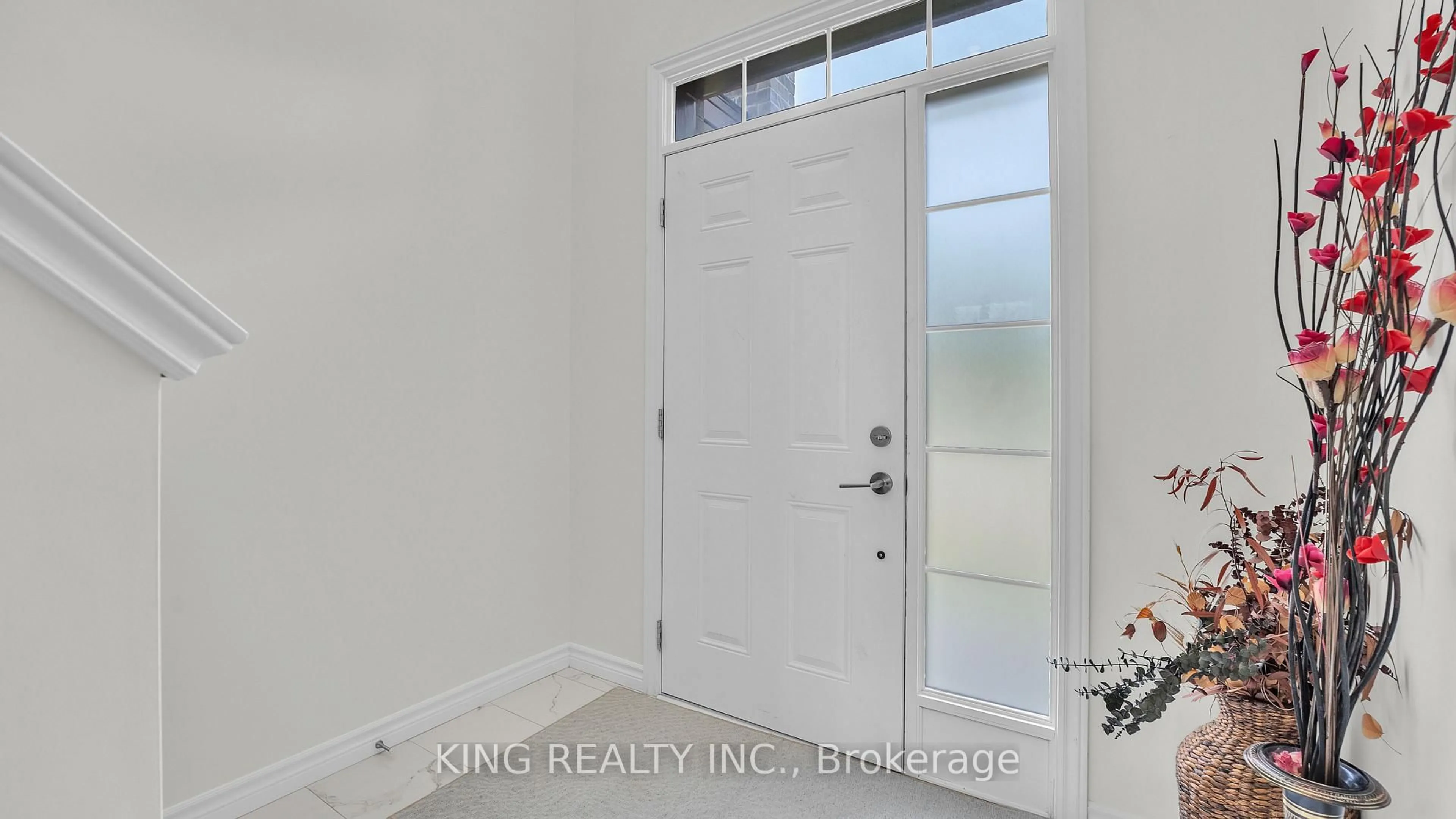 Indoor entryway for 3149 Tokala Tr, London North Ontario N6G 0Y2