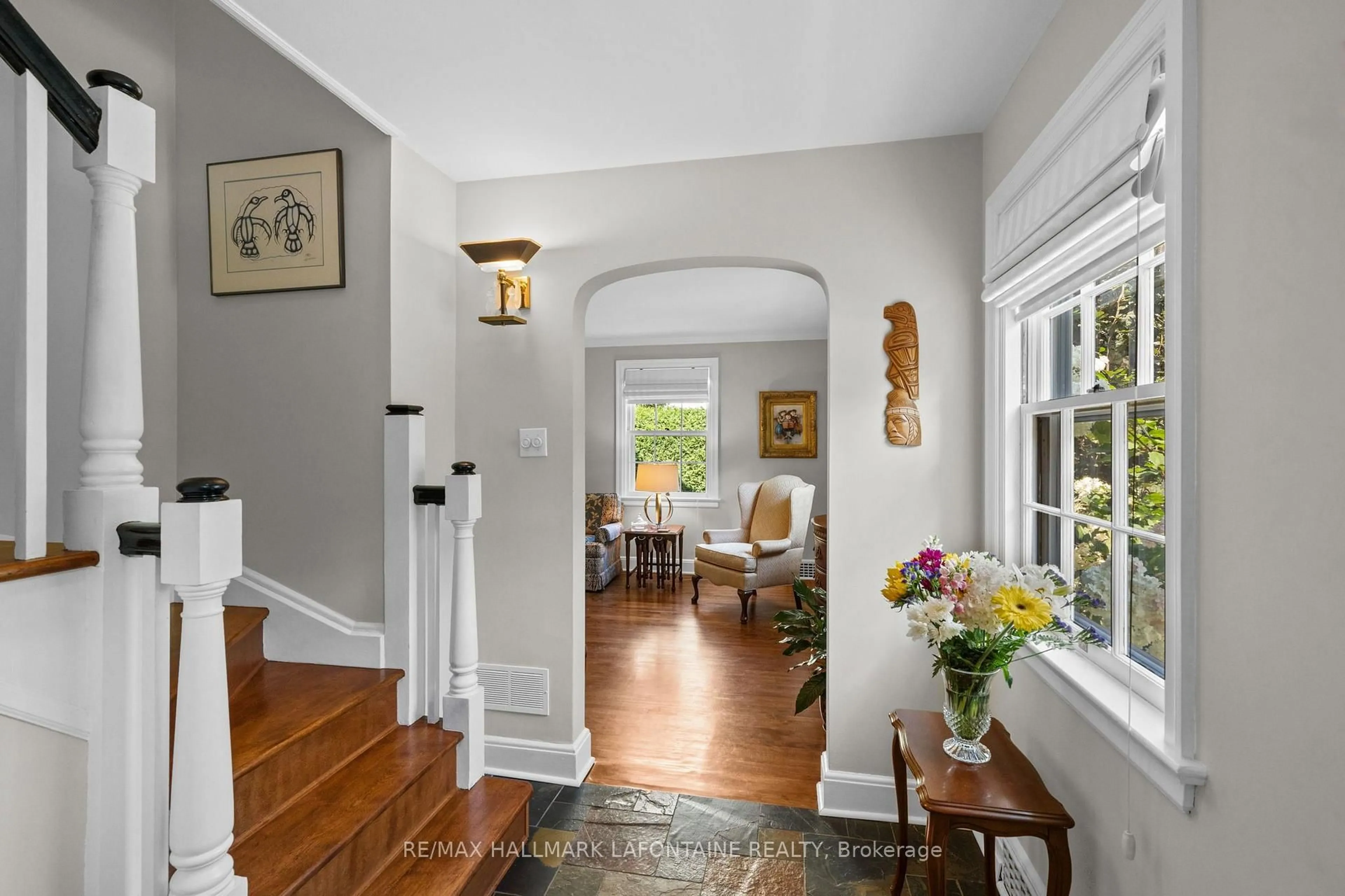 Indoor entryway for 215 Springfield Rd, Ottawa Ontario K1M 0L1