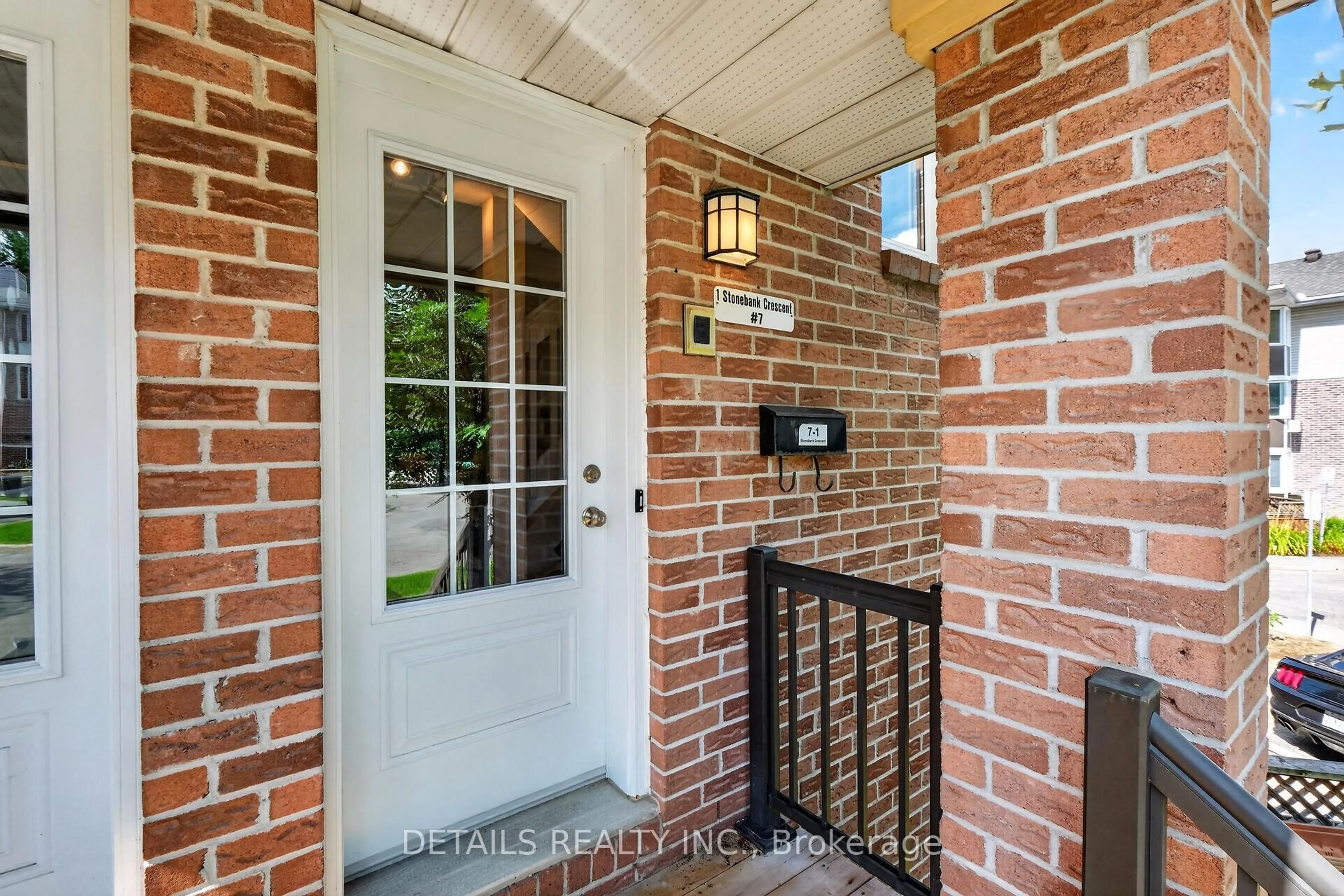 Indoor entryway for 1 Stonebank Cres #7, Nepean Ontario K2H 9M3