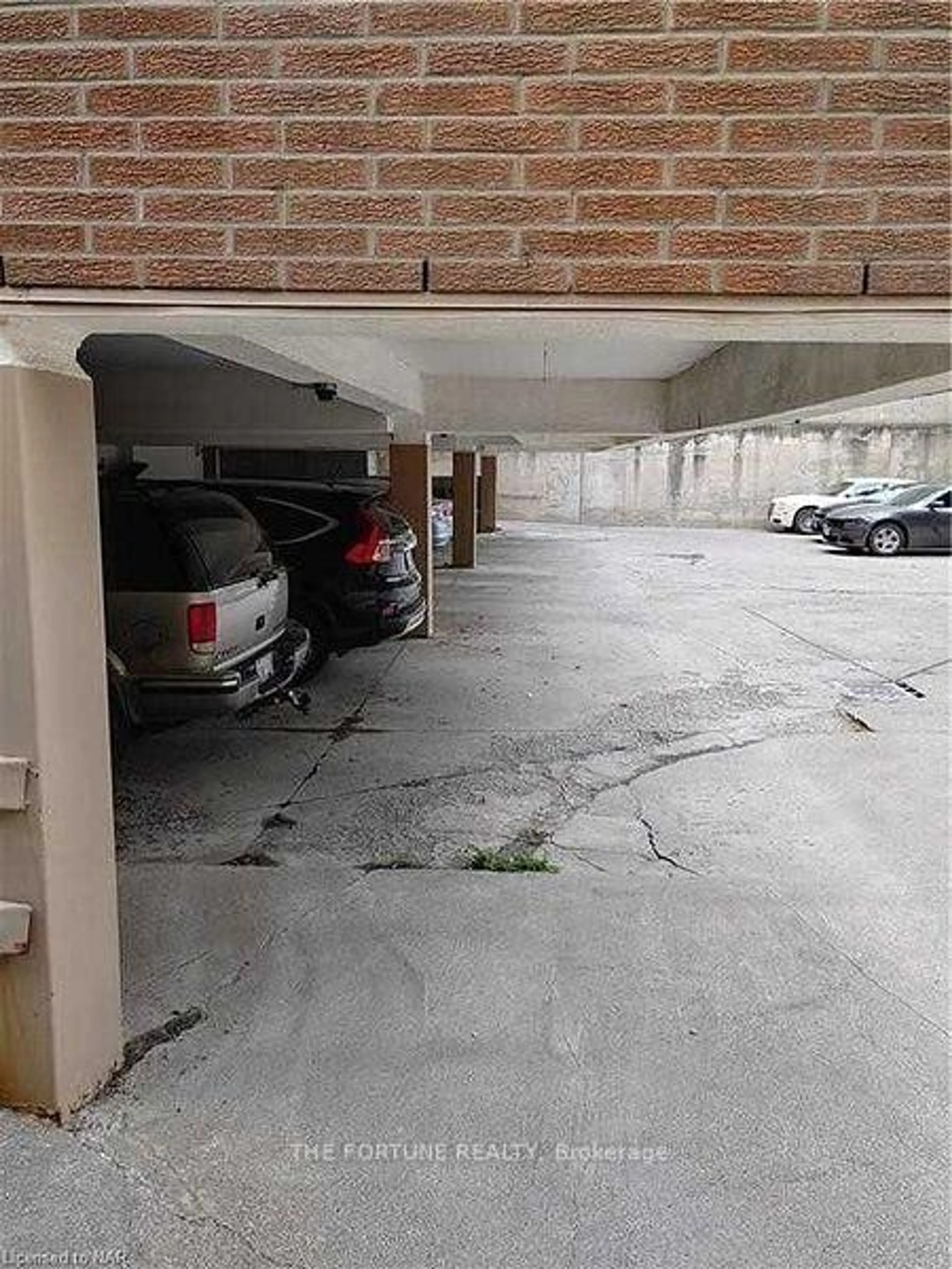 Parking for 4692 Crysler Ave #304, Niagara Falls Ontario L3K 5V5