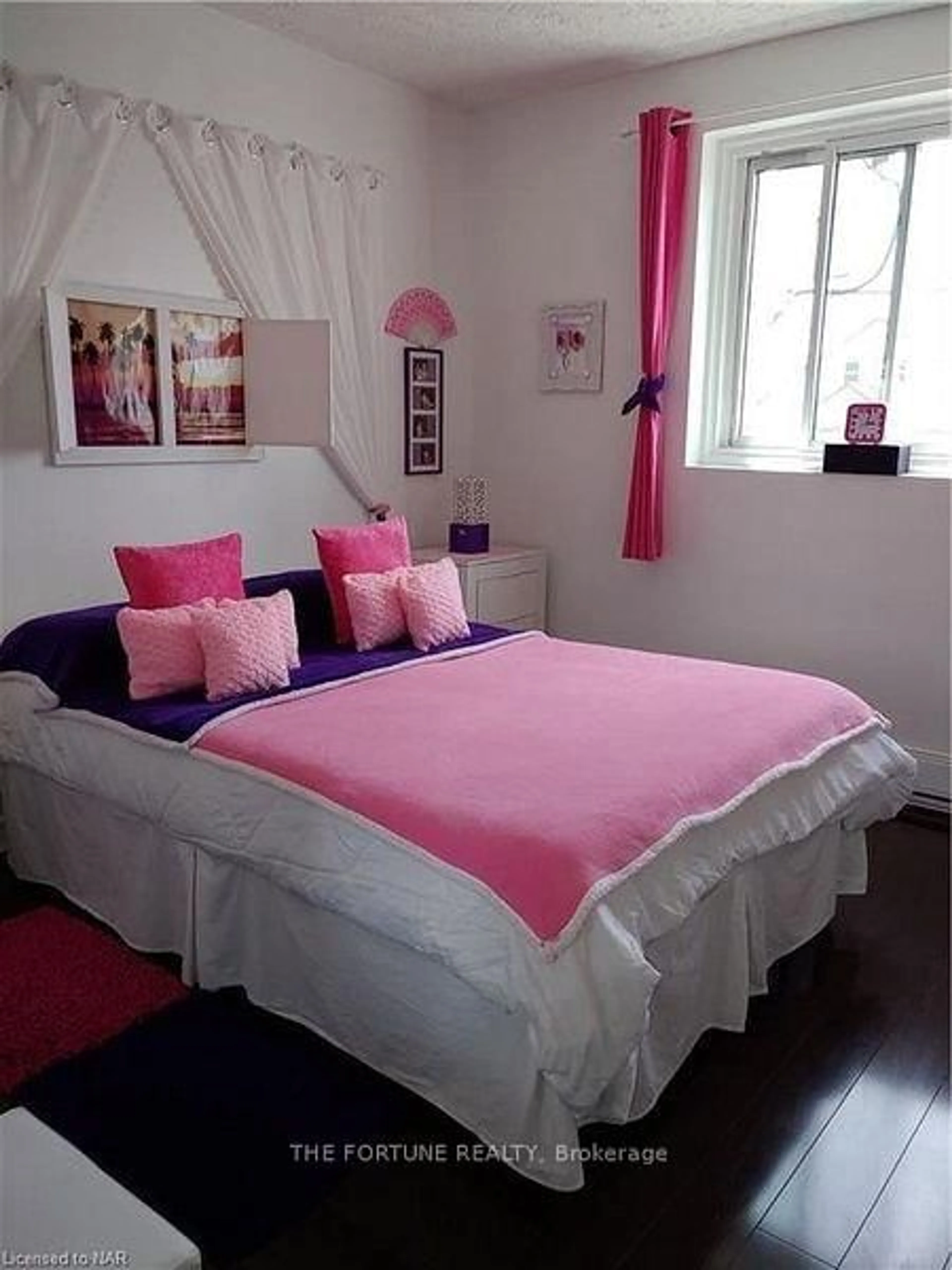 Bedroom with bed, unknown for 4692 Crysler Ave #304, Niagara Falls Ontario L3K 5V5