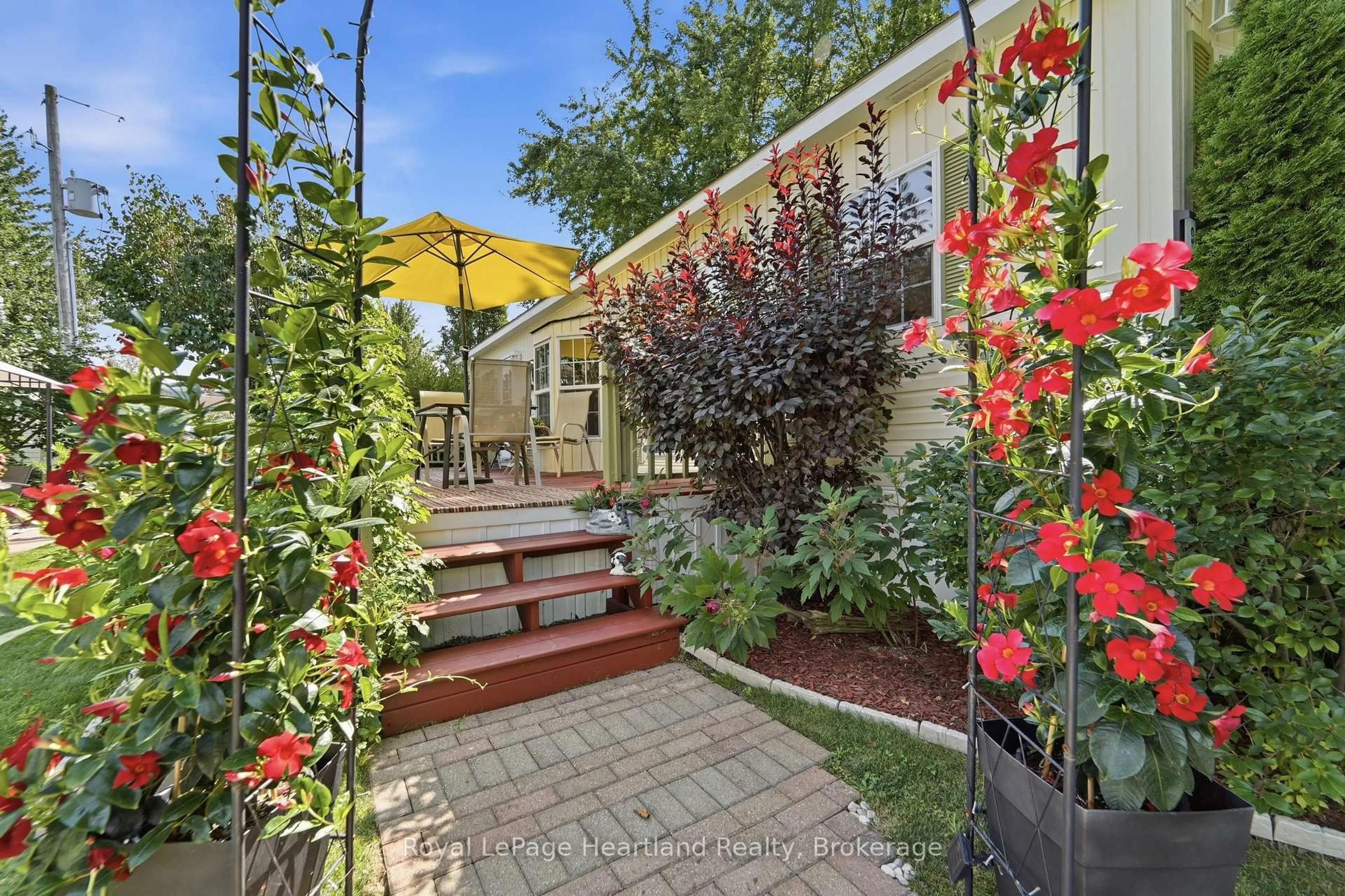 Patio, street for 9 Club Terr, Bluewater Ontario N0M 1G0