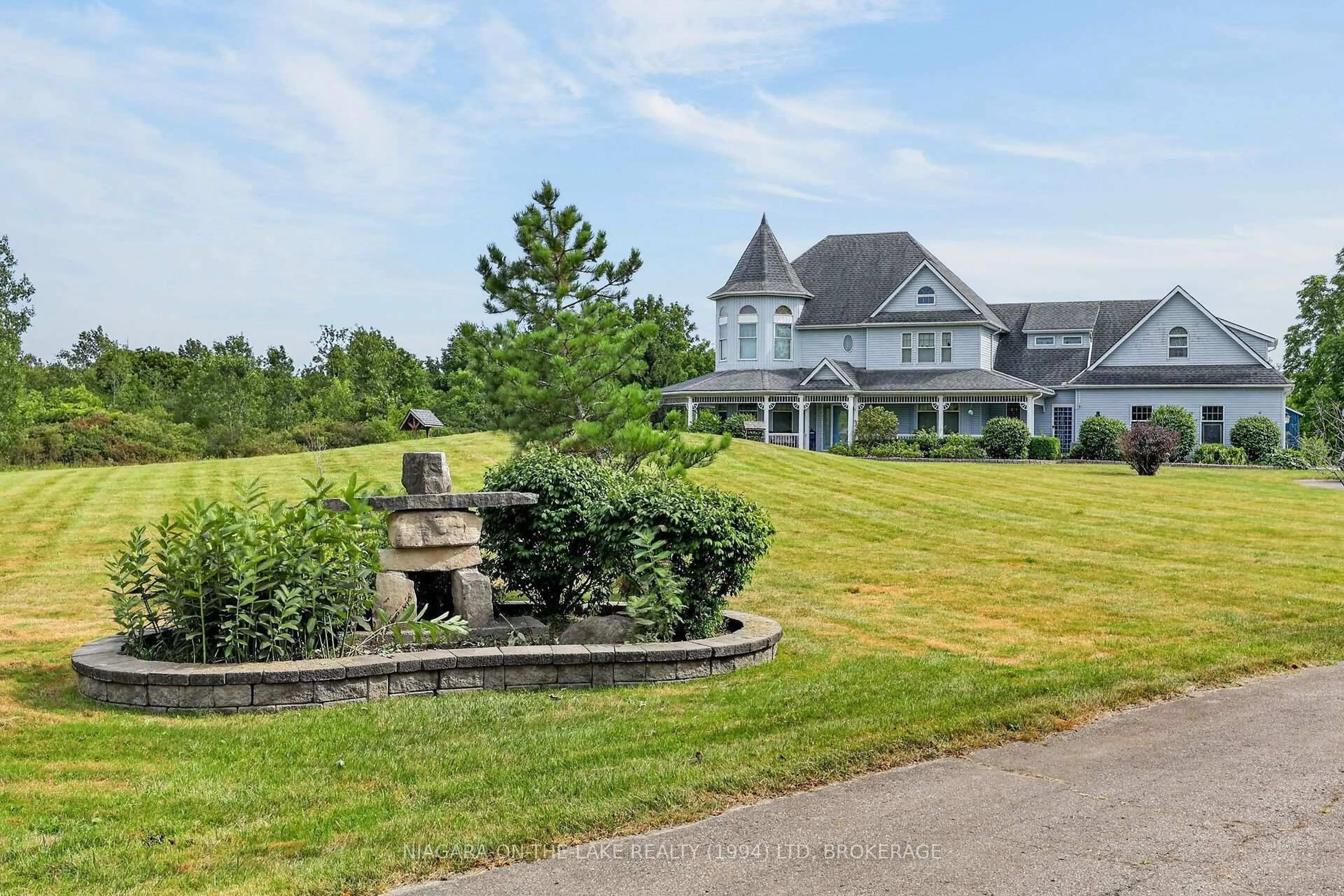A pic from outside/outdoor area/front of a property/back of a property/a pic from drone, unknown for 2975 Nigh Rd, Fort Erie Ontario L0S 1N0