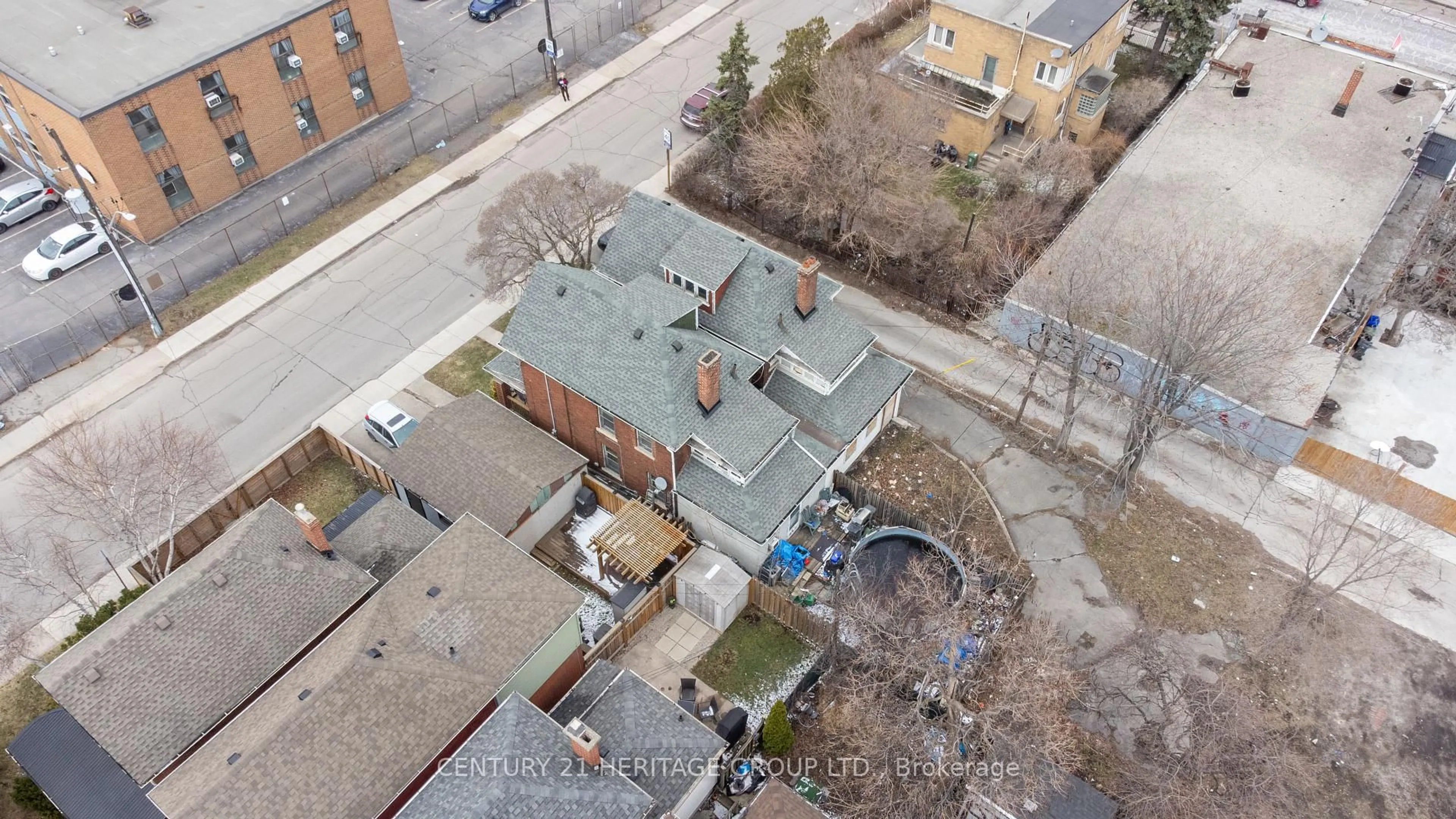 A pic from outside/outdoor area/front of a property/back of a property/a pic from drone, unknown for 116-120 Barnesdale Ave, Hamilton Ontario L8L 6L7