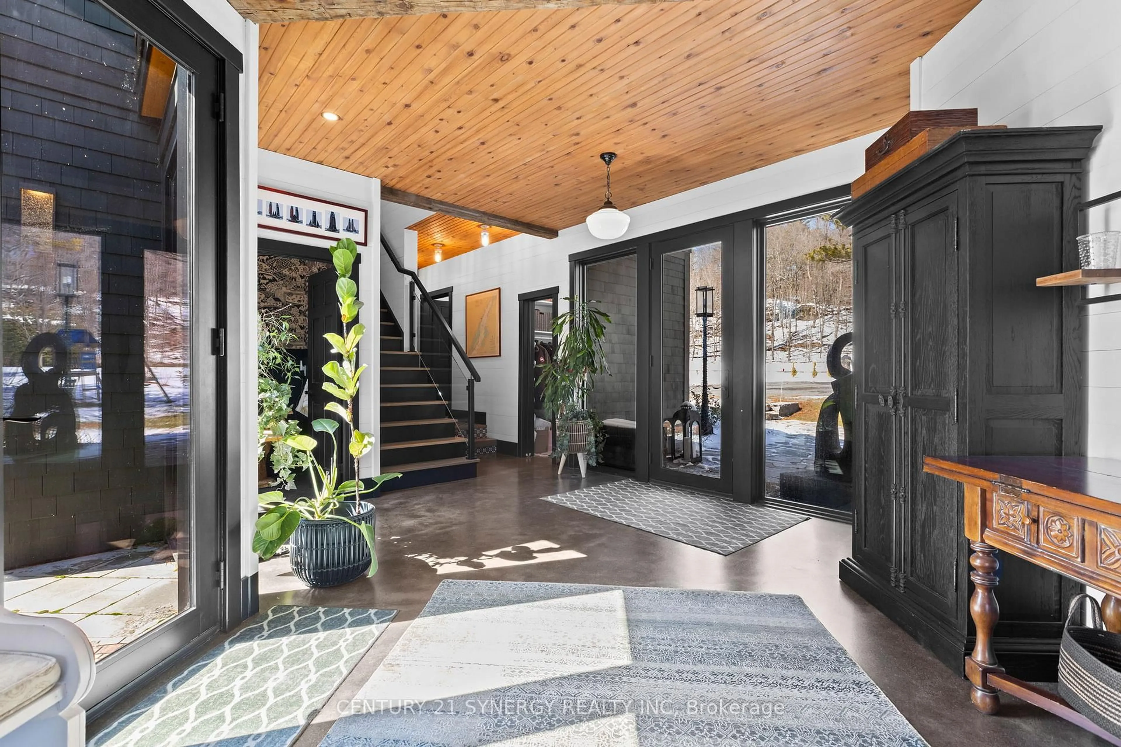 Indoor entryway for 4/6 Sifton Rd, Front of Yonge Ontario K0E 1R0