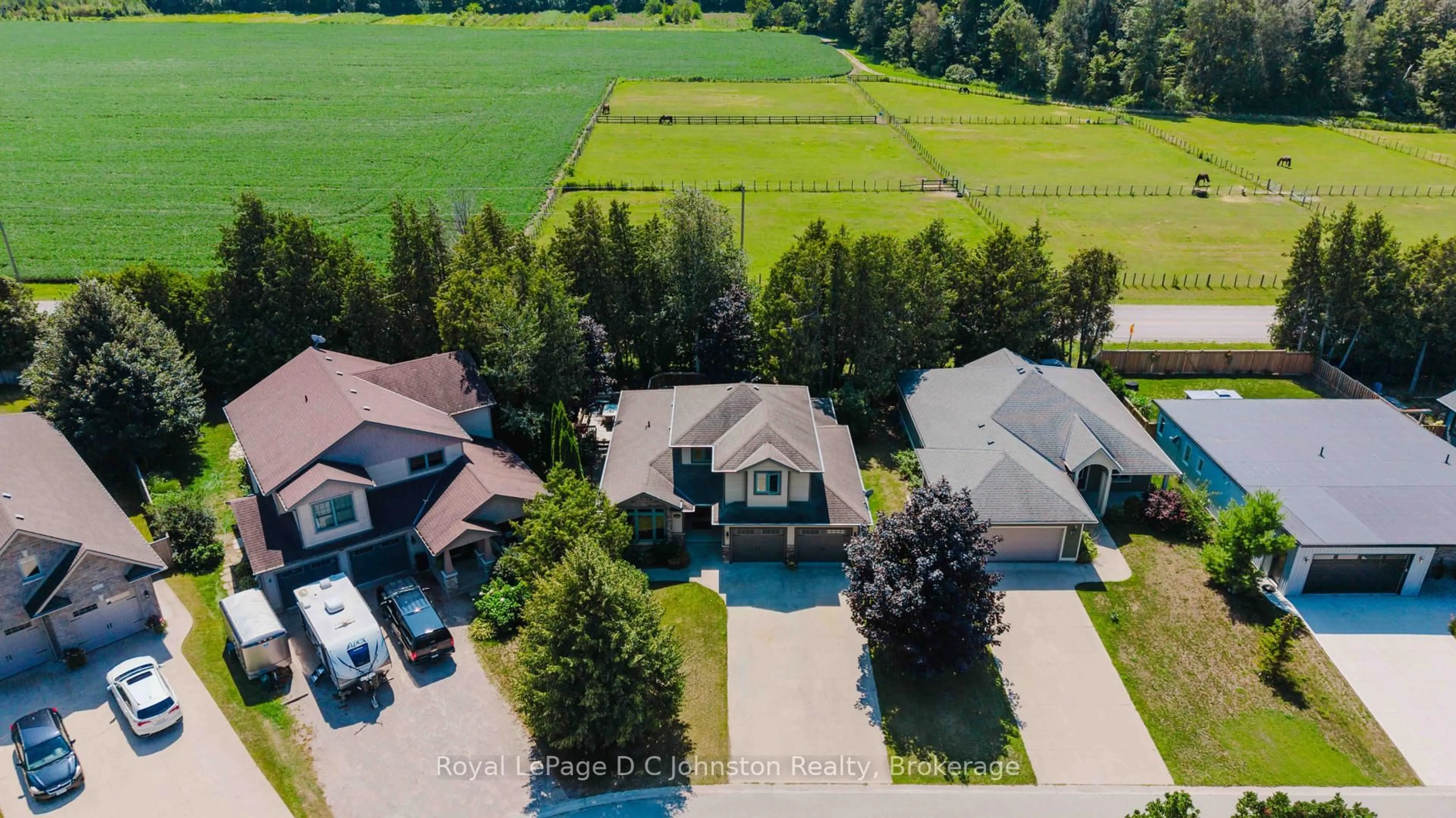 A pic from outside/outdoor area/front of a property/back of a property/a pic from drone, street for 482 CREEKWOOD Dr, Saugeen Shores Ontario N0H 2L0