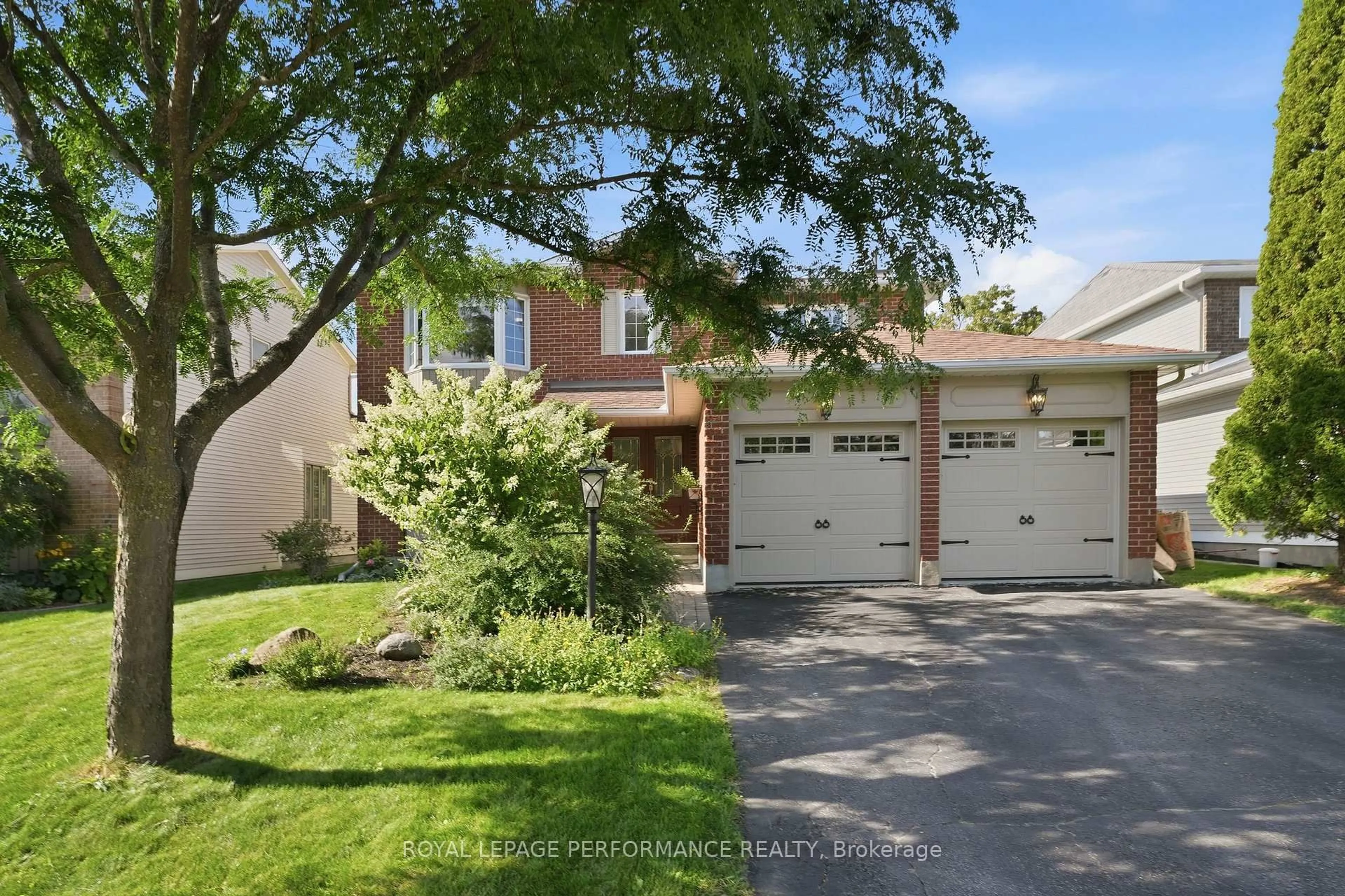 A pic from outside/outdoor area/front of a property/back of a property/a pic from drone, street for 14 Wellfleet Cres, Ottawa Ontario K2J 2Y2