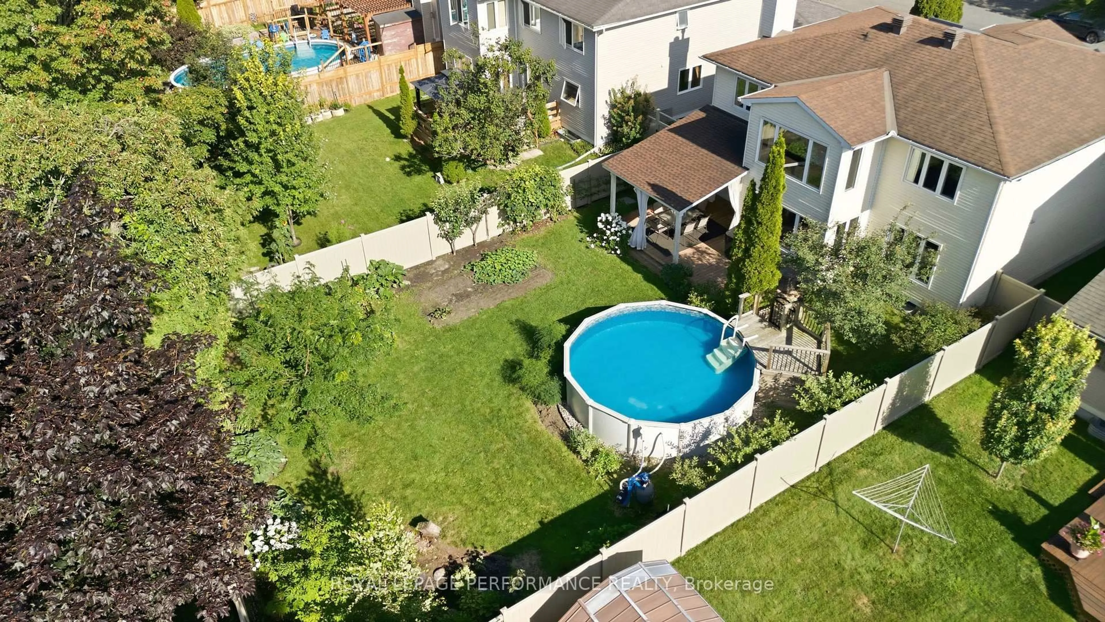 A pic from outside/outdoor area/front of a property/back of a property/a pic from drone, street for 14 Wellfleet Cres, Ottawa Ontario K2J 2Y2