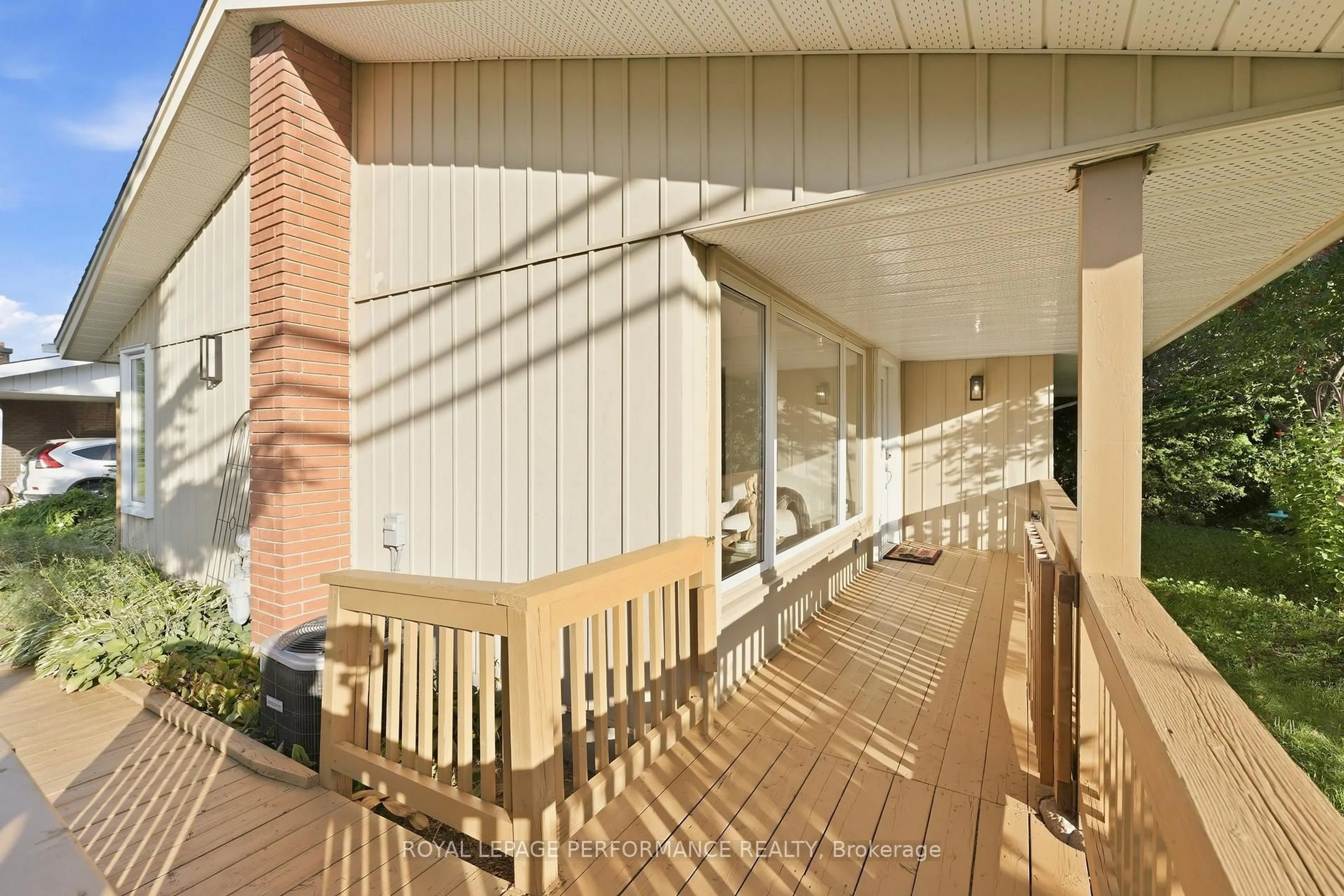 Indoor foyer for 3149 Southmore Dr, Ottawa Ontario K1V 6Z6