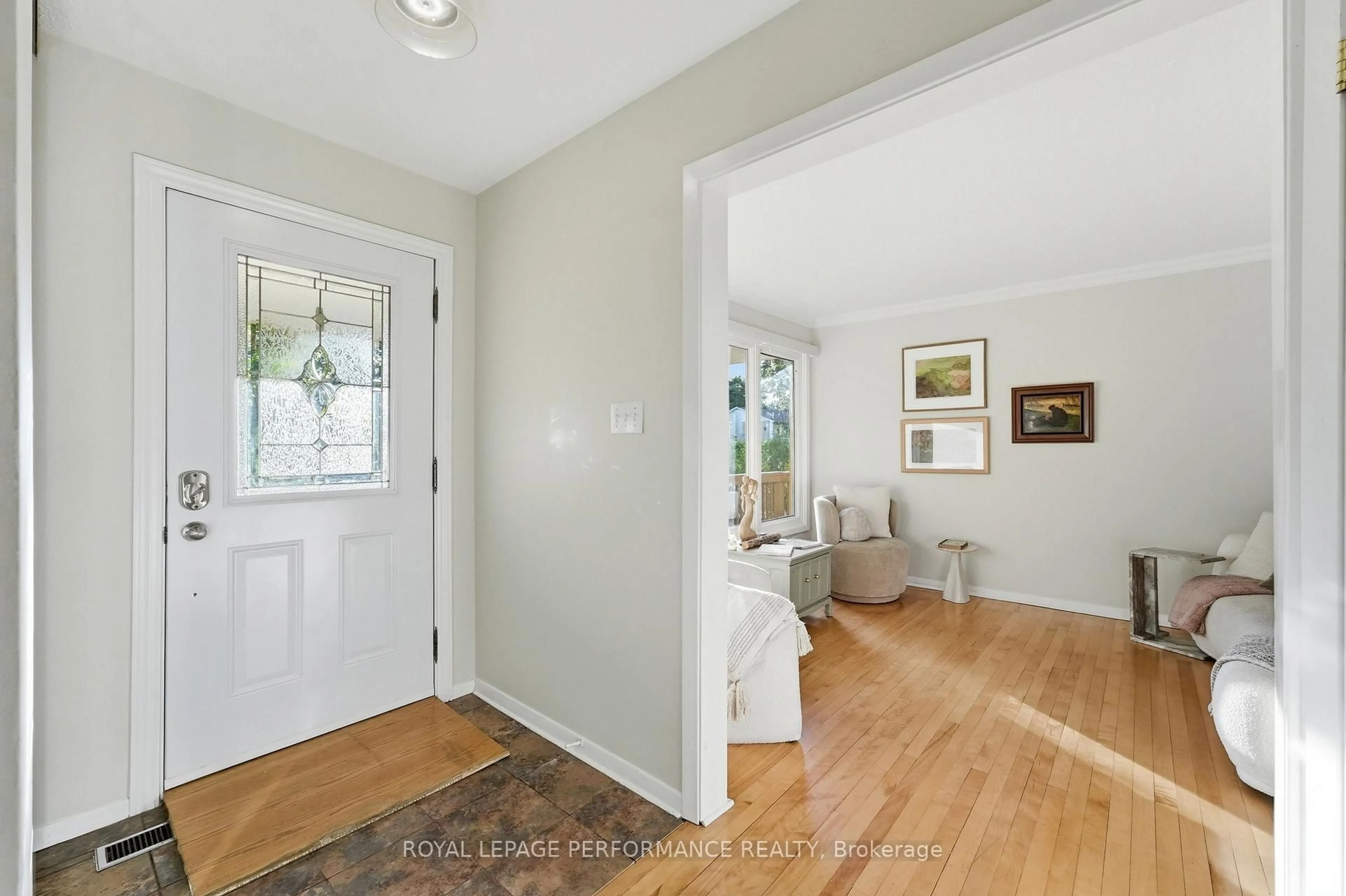 Indoor entryway for 3149 Southmore Dr, Ottawa Ontario K1V 6Z6