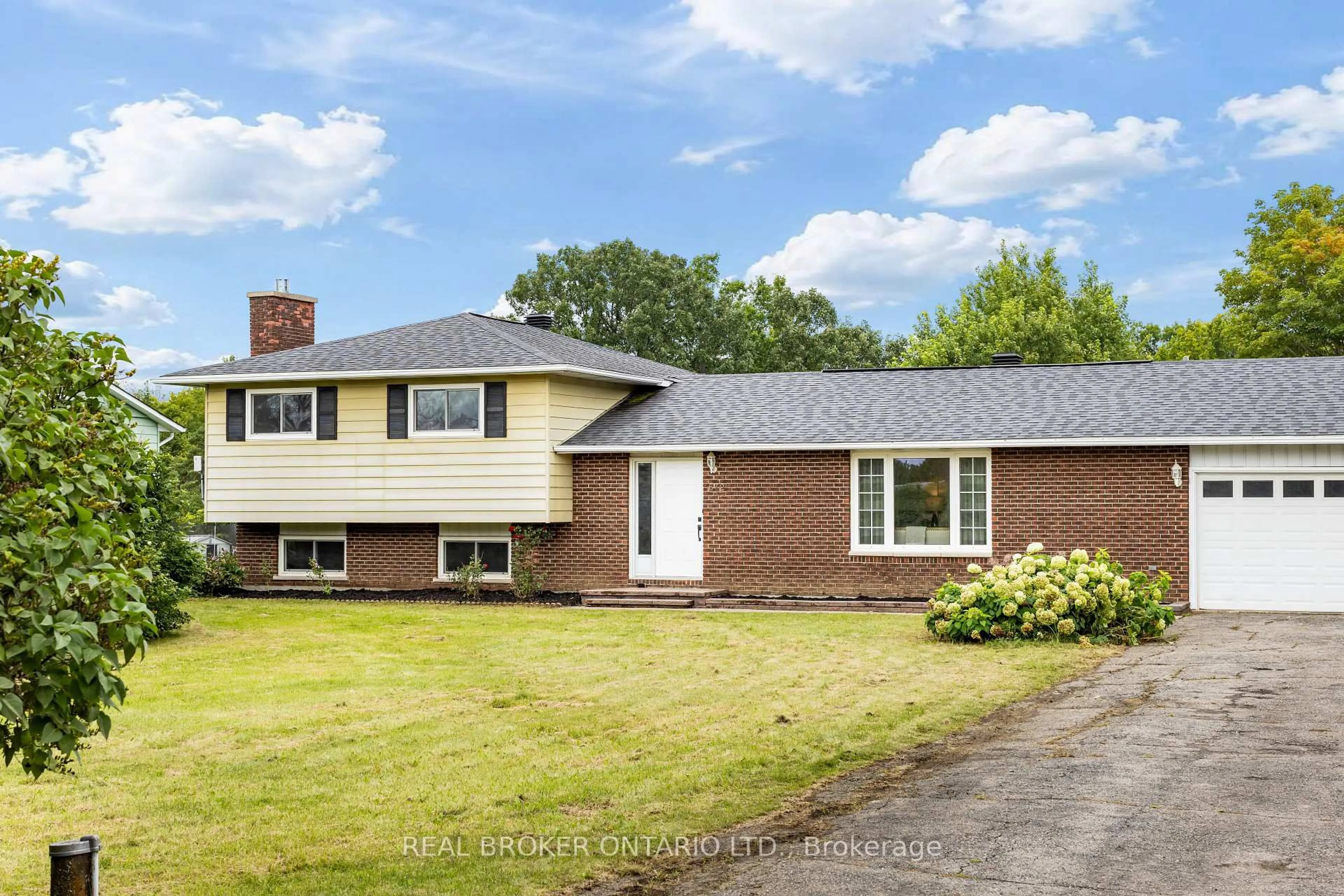 Home with brick exterior material, street for 672 Line 3 Line, Elizabethtown-Kitley Ontario K0G 1G0
