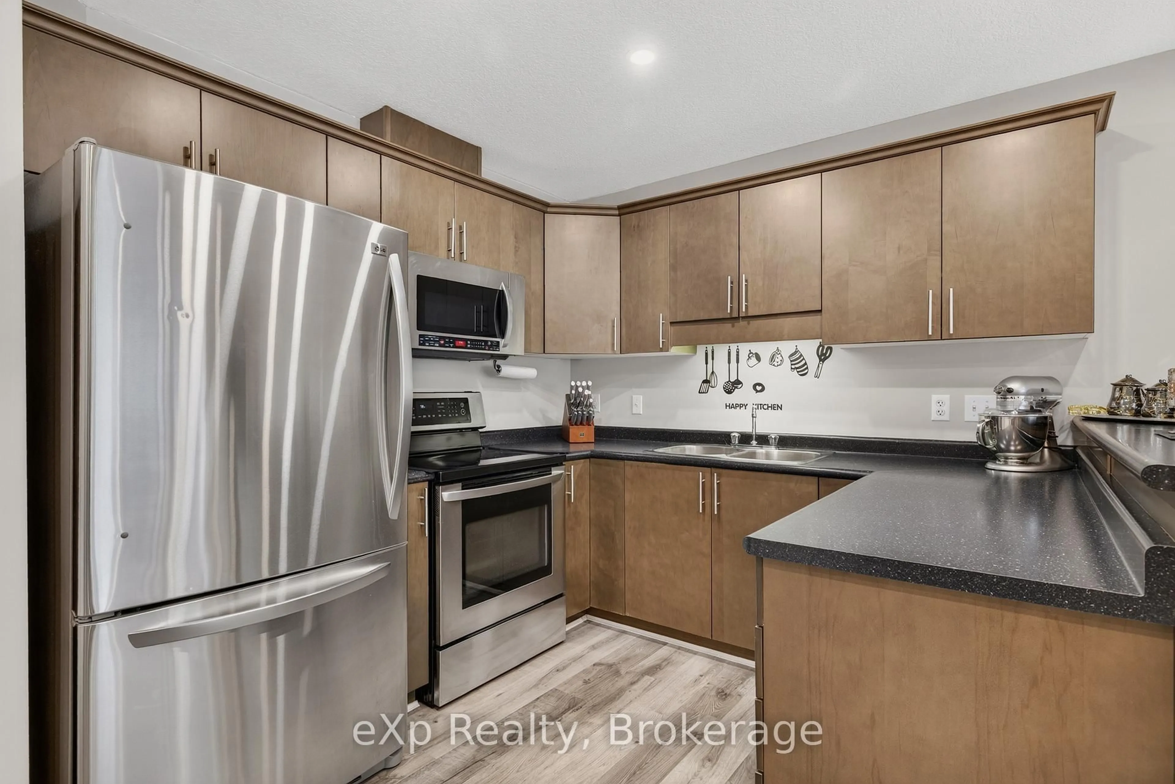 Standard kitchen, unknown for 975 Strasburg Rd #4, Kitchener Ontario N2E 0A8