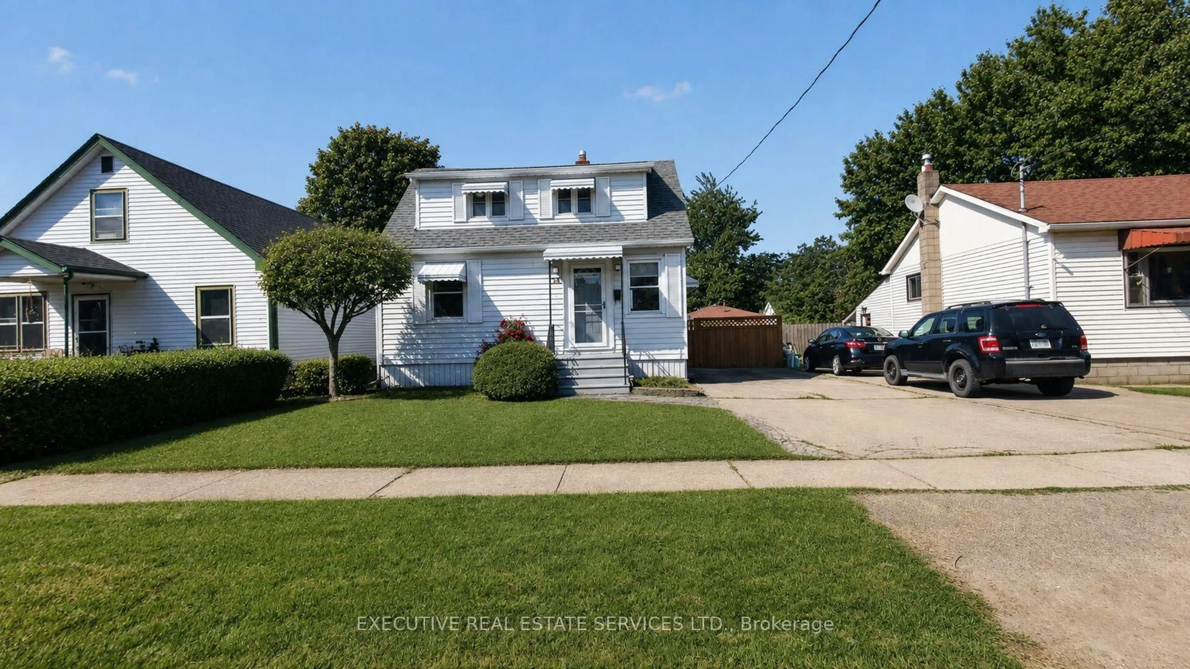 A pic from outside/outdoor area/front of a property/back of a property/a pic from drone, street for 38 Parker St, St. Catharines Ontario L2S 1C5