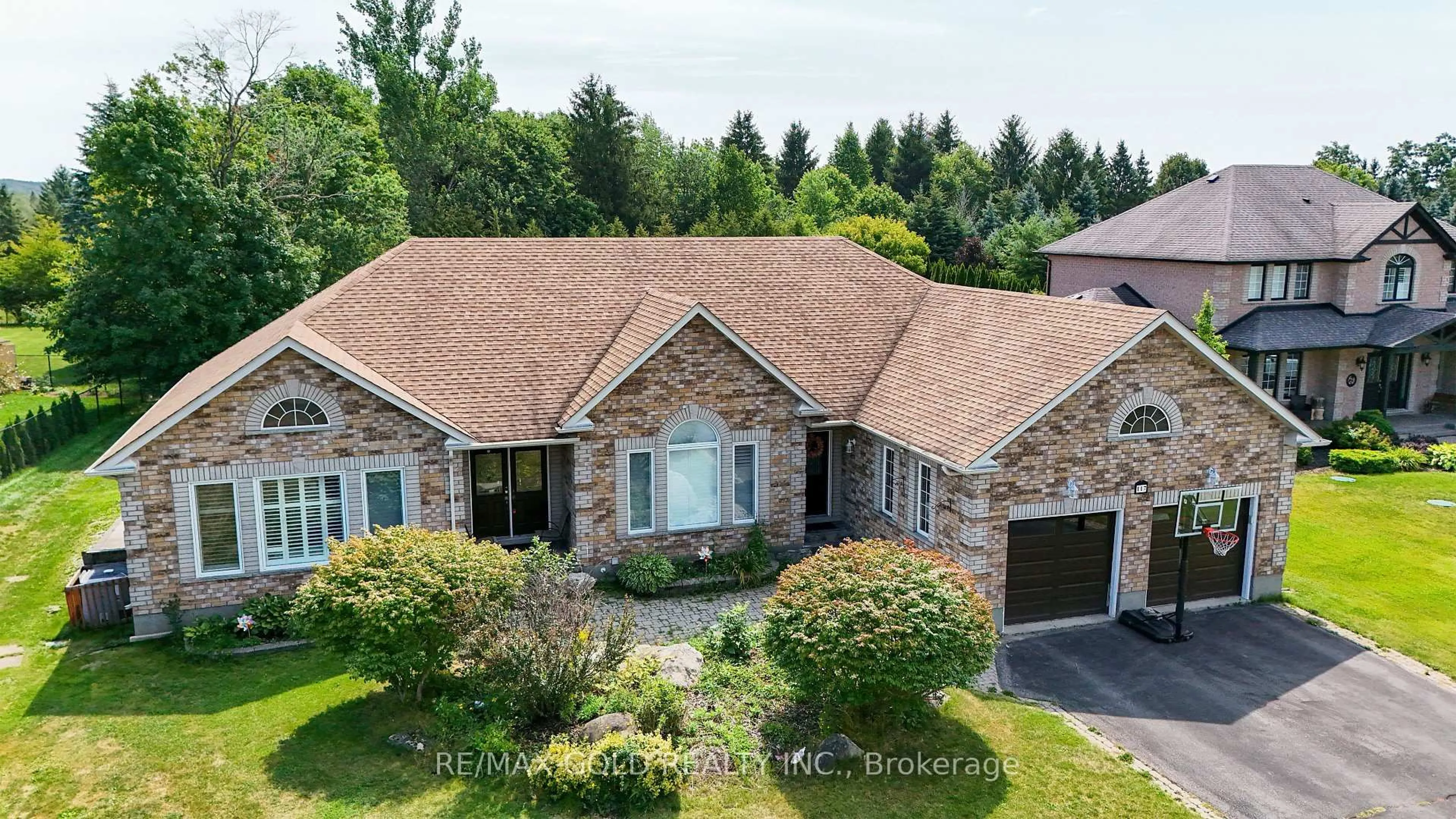 A pic from outside/outdoor area/front of a property/back of a property/a pic from drone, unknown for 117 Delarmbro Dr, Erin Ontario N0B 1T0