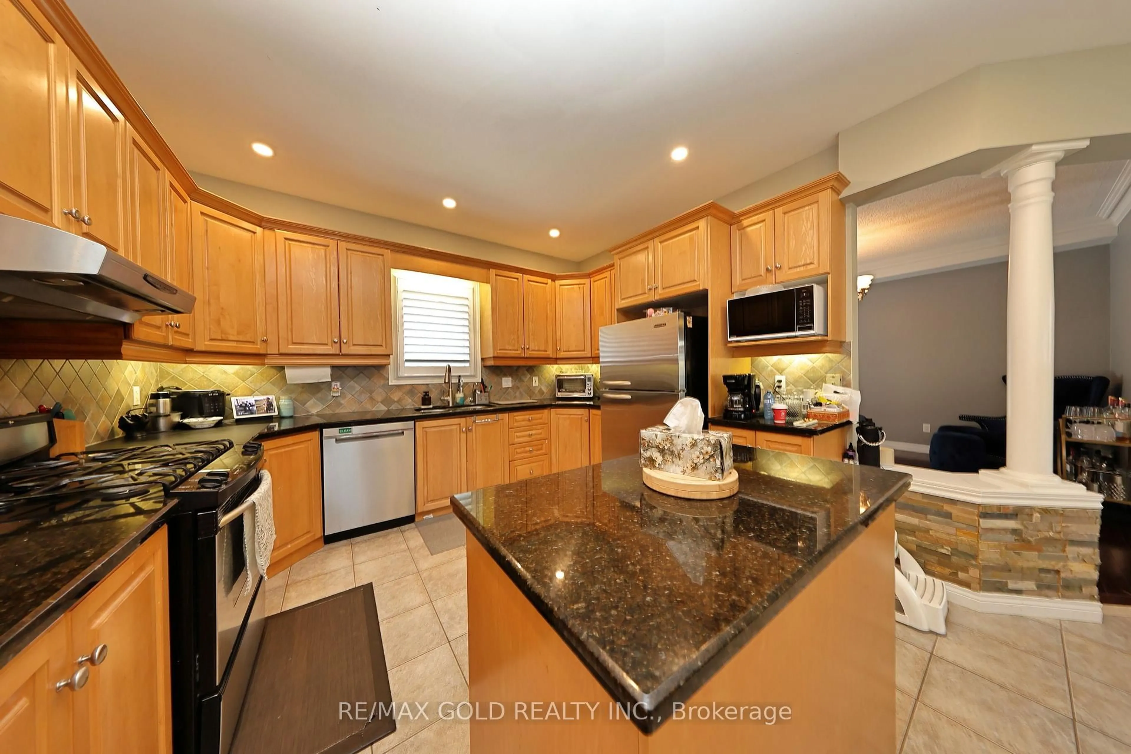 Open concept kitchen, ceramic/tile floor for 117 Delarmbro Dr, Erin Ontario N0B 1T0