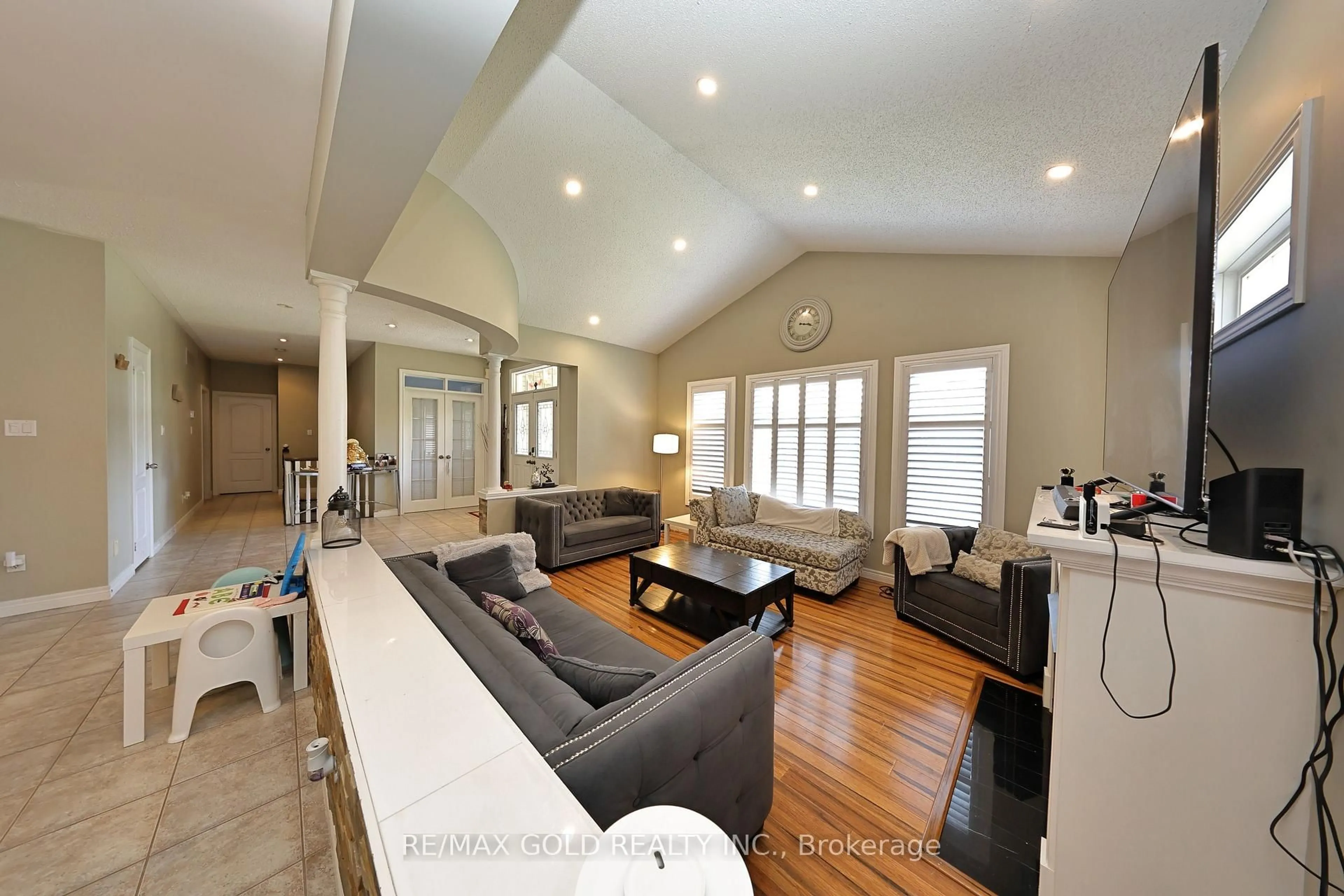 Living room with furniture, unknown for 117 Delarmbro Dr, Erin Ontario N0B 1T0