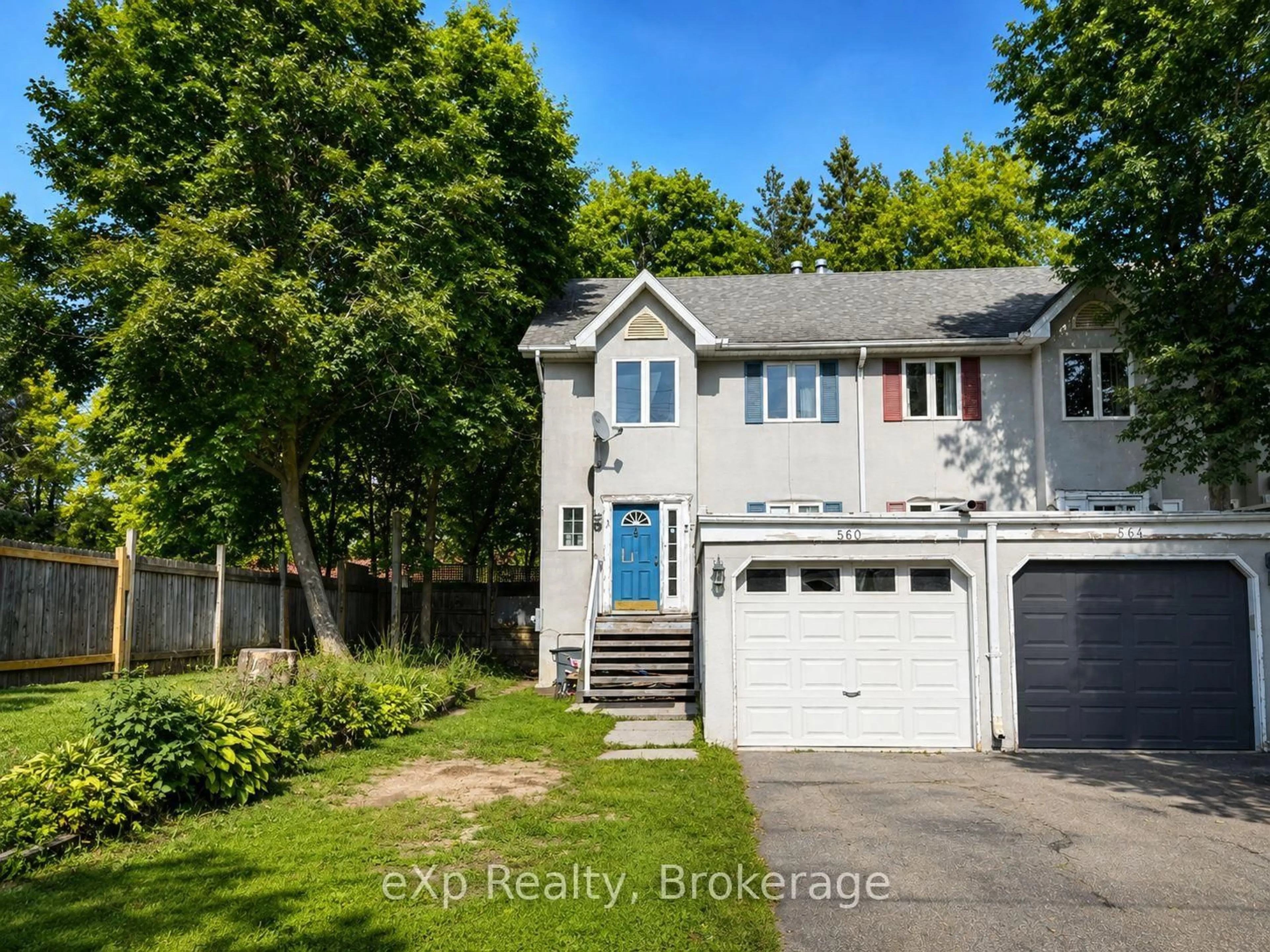 A pic from outside/outdoor area/front of a property/back of a property/a pic from drone, street for 560 John St, Gravenhurst Ontario P1P 1J9