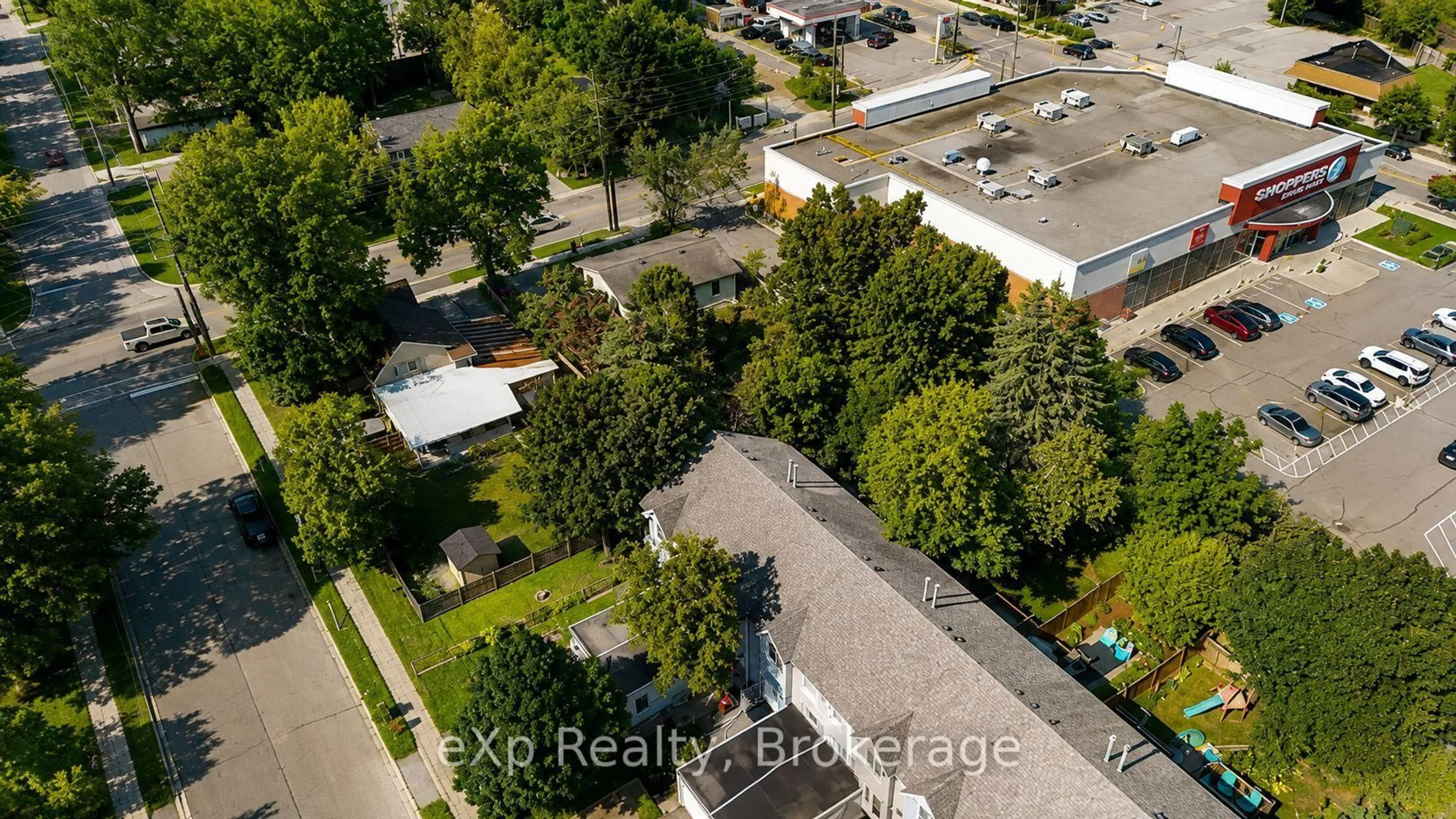A pic from outside/outdoor area/front of a property/back of a property/a pic from drone, street for 560 John St, Gravenhurst Ontario P1P 1J9