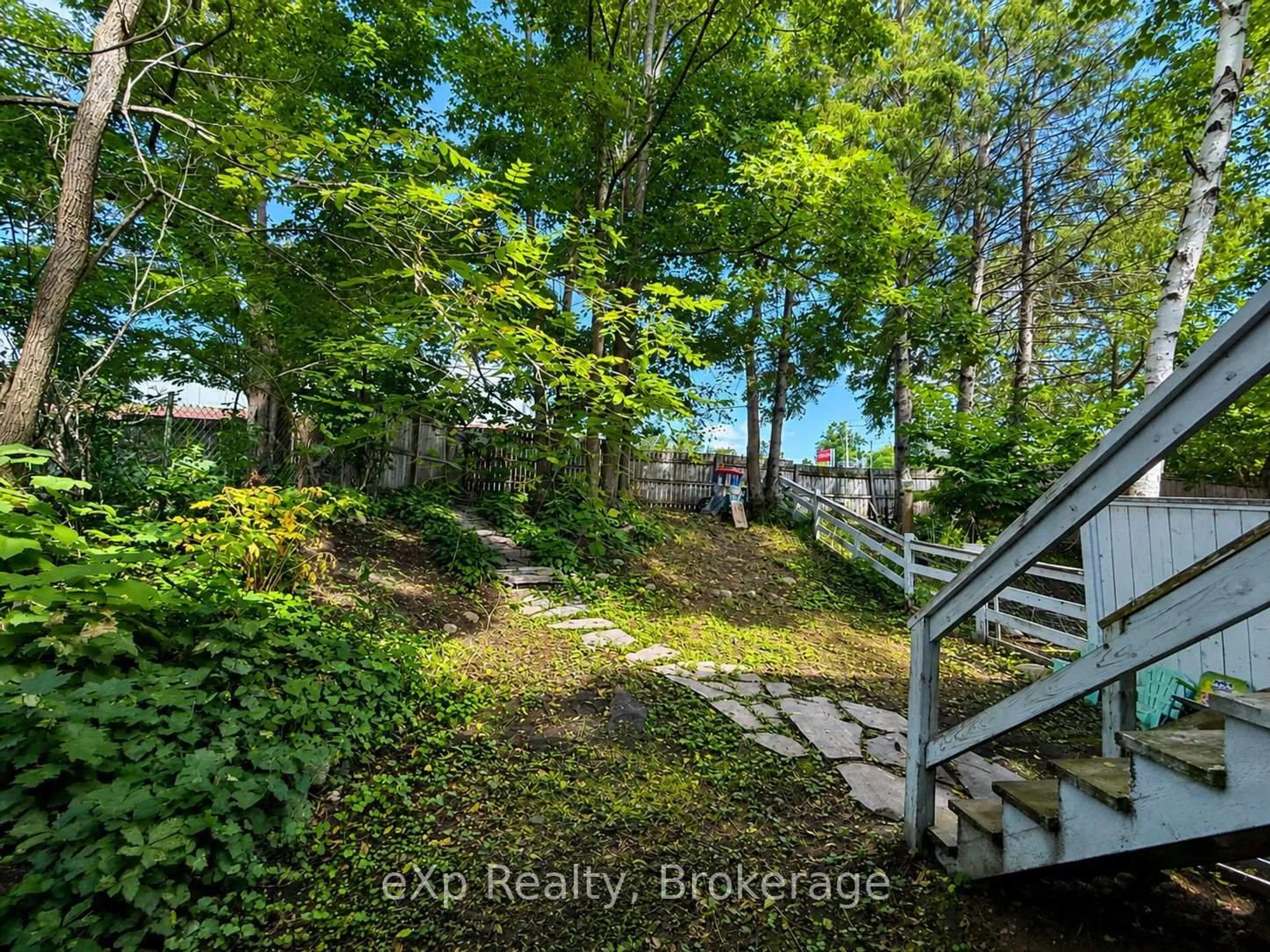A pic from outside/outdoor area/front of a property/back of a property/a pic from drone, water/lake/river/ocean view for 560 John St, Gravenhurst Ontario P1P 1J9