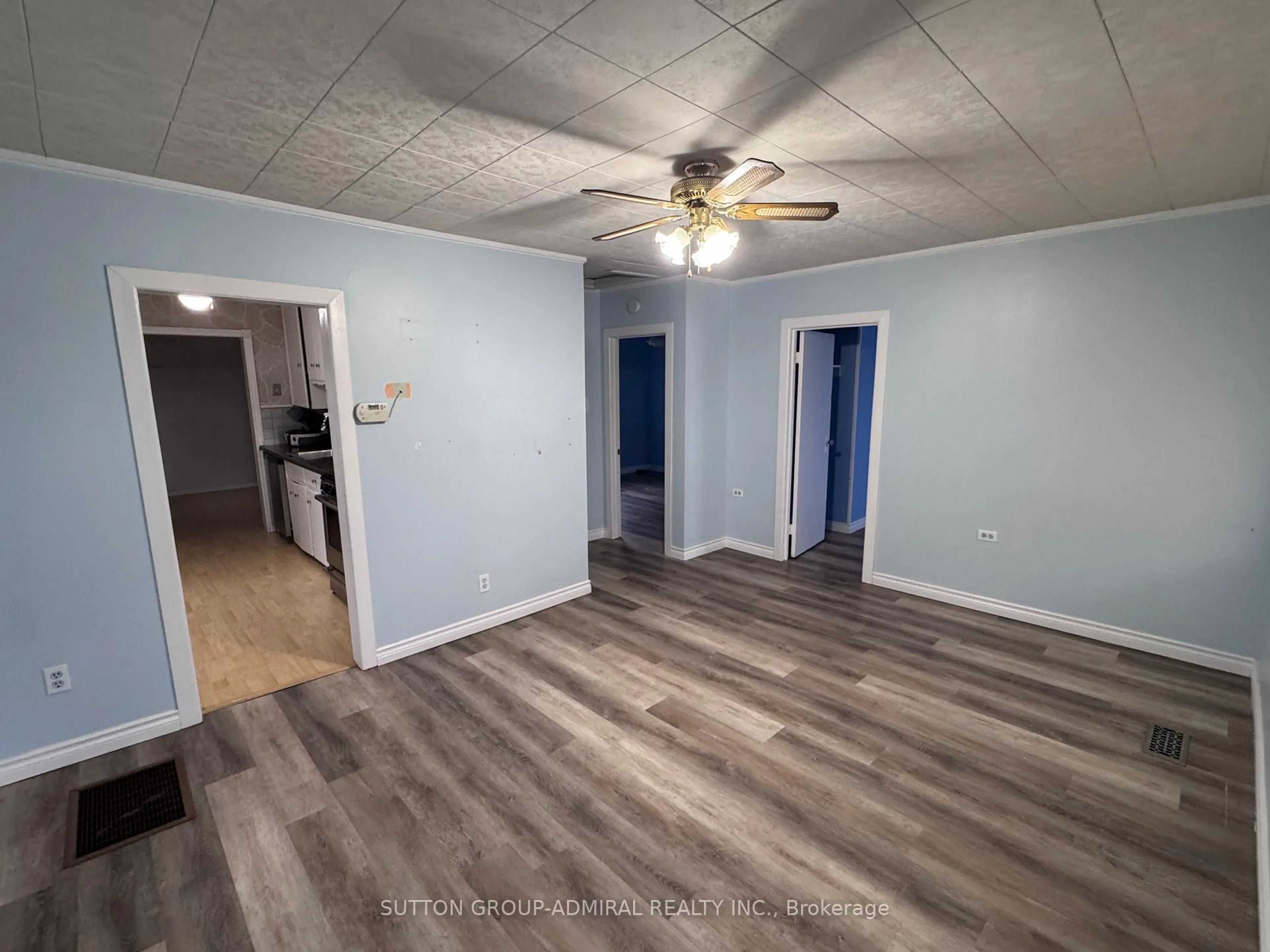 A pic of a room for 305 Crowland Ave, Welland Ontario L3B 1X5